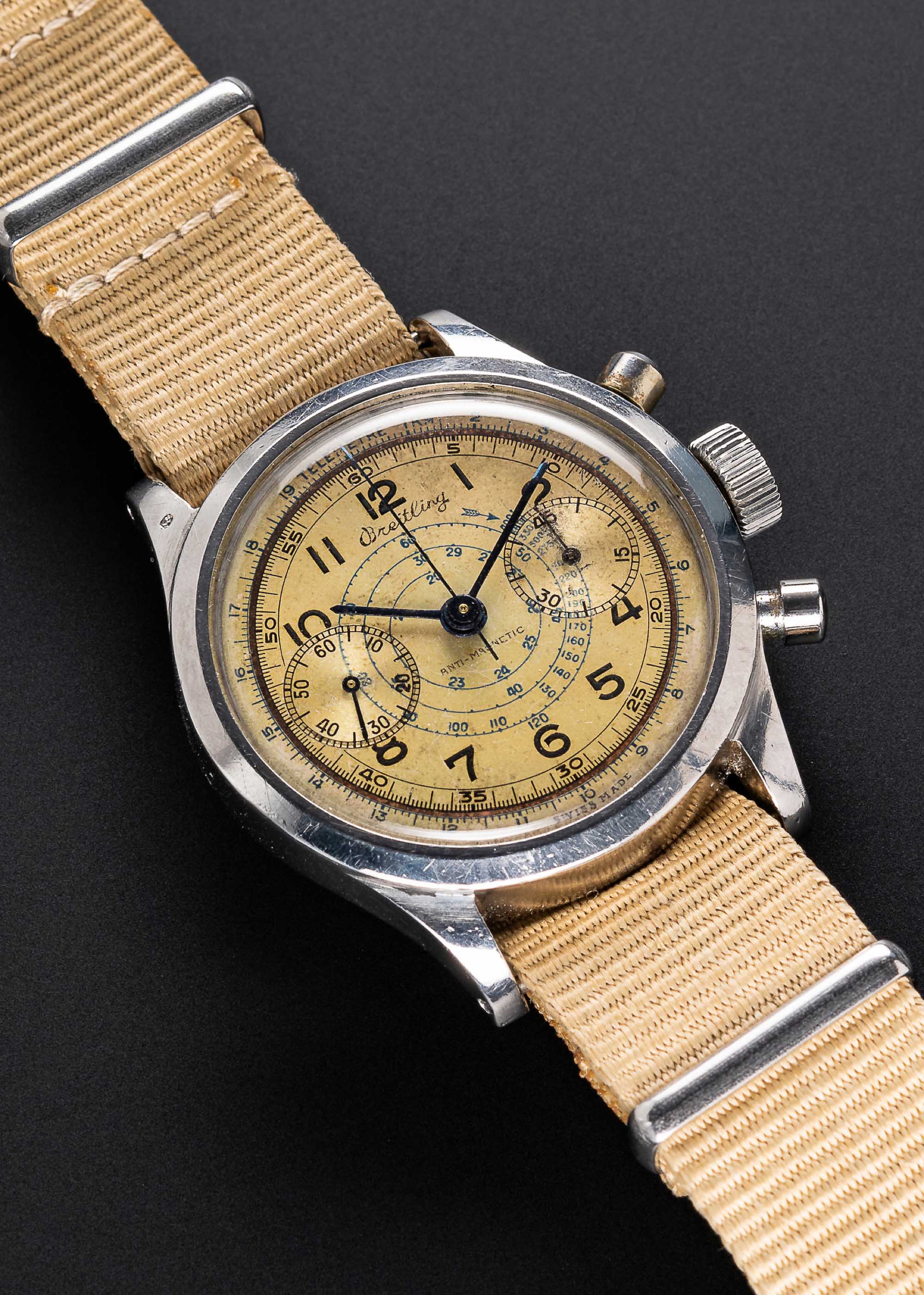 A RARE GENTLEMAN'S STAINLESS STEEL BREITLING ANTIMAGNETIC WATERPROOF "CLAMSHELL" CHRONOGRAPH WRIST