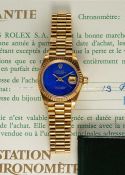 A LADIES 18K SOLID GOLD ROLEX OYSTER PERPETUAL DATEJUST BRACELET WATCH DATED 1981, REF. 6917 WITH