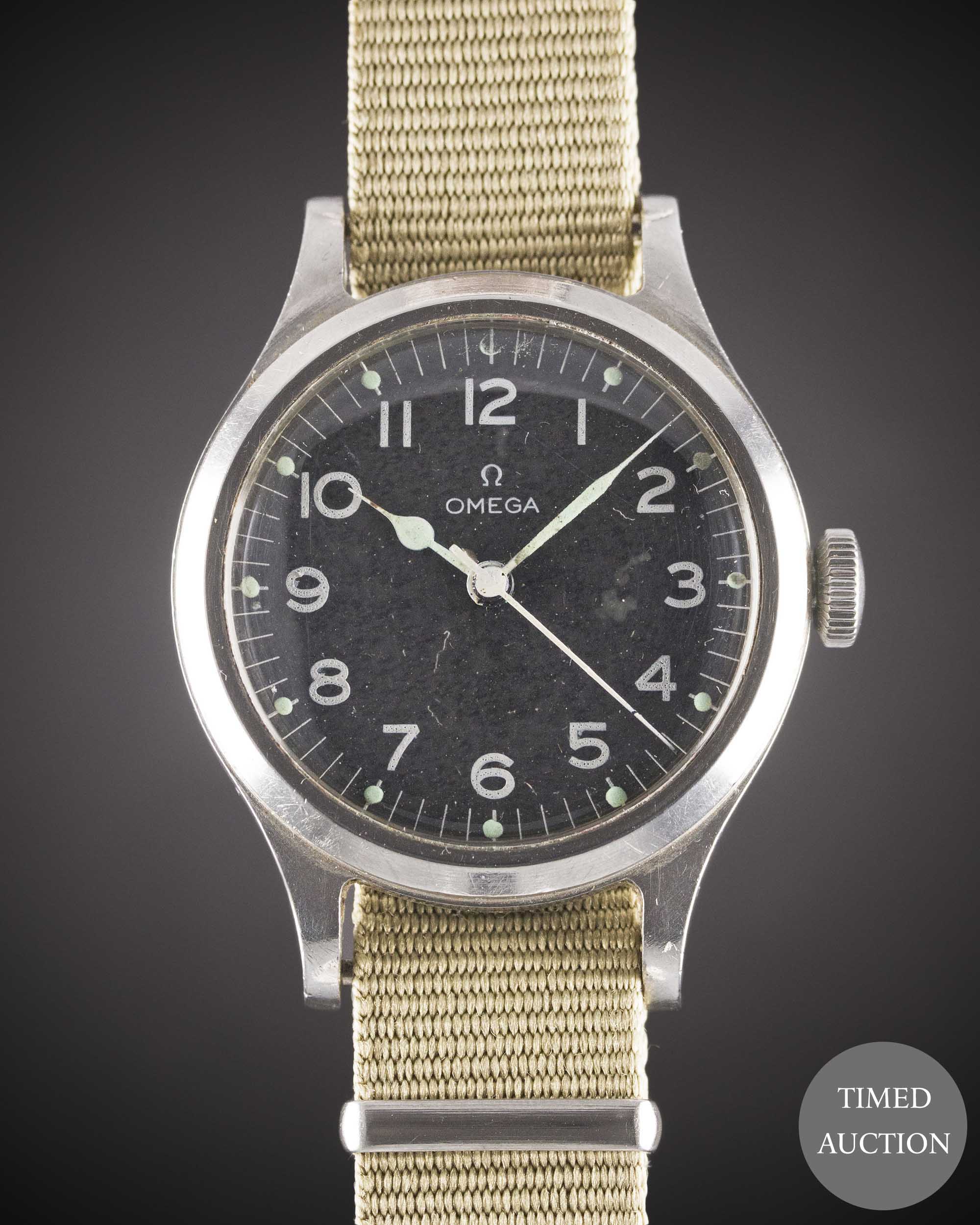 A GENTLEMAN'S STAINLESS STEEL BRITISH MILITARY OMEGA RAF PILOTS WRIST WATCH DATED 1956, WITH BLACK