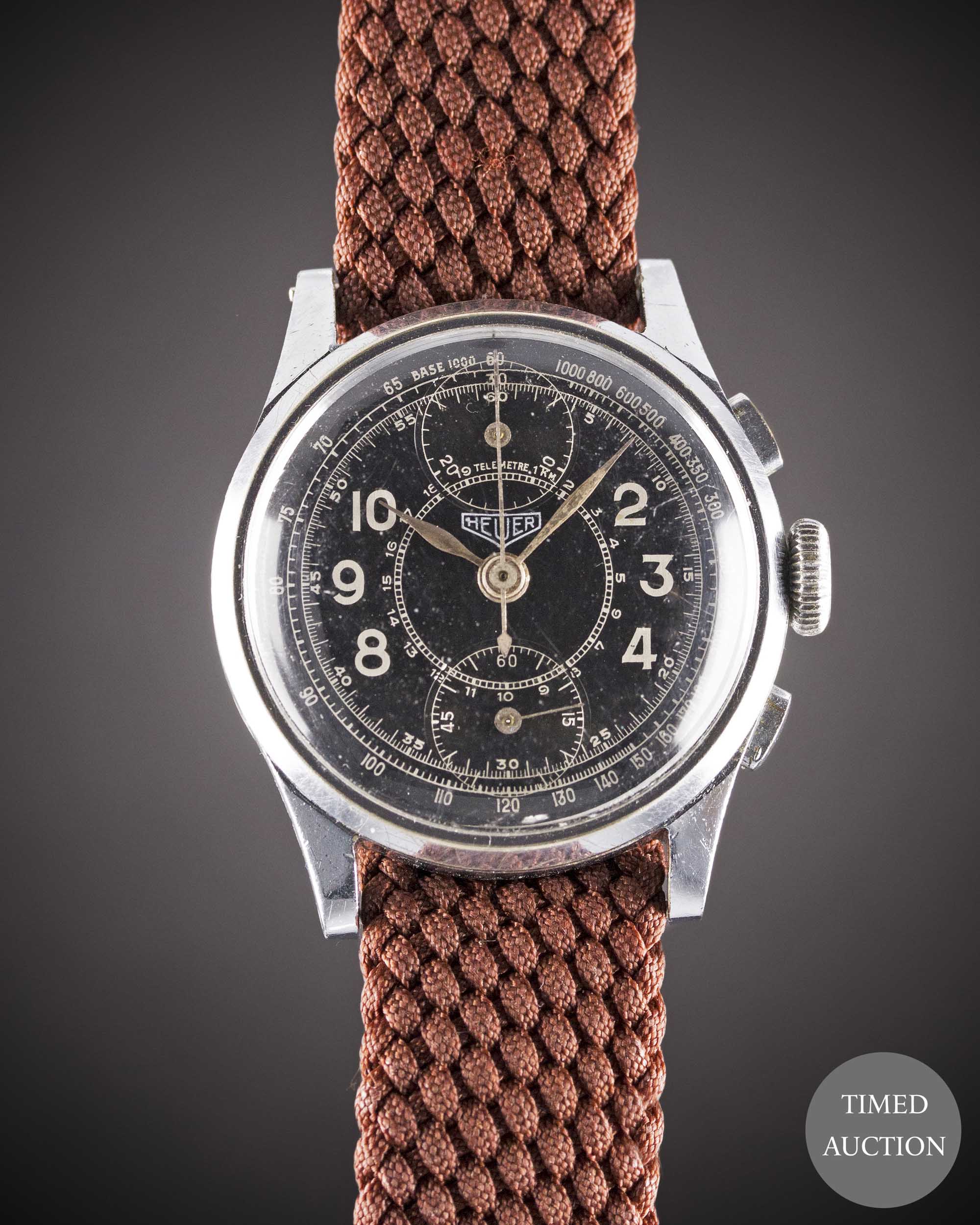 A GENTLEMAN'S HEUER "UP & DOWN" PILOTS CHRONOGRAPH WRIST WATCH CIRCA 1940, WITH GLOSS BLACK GILT