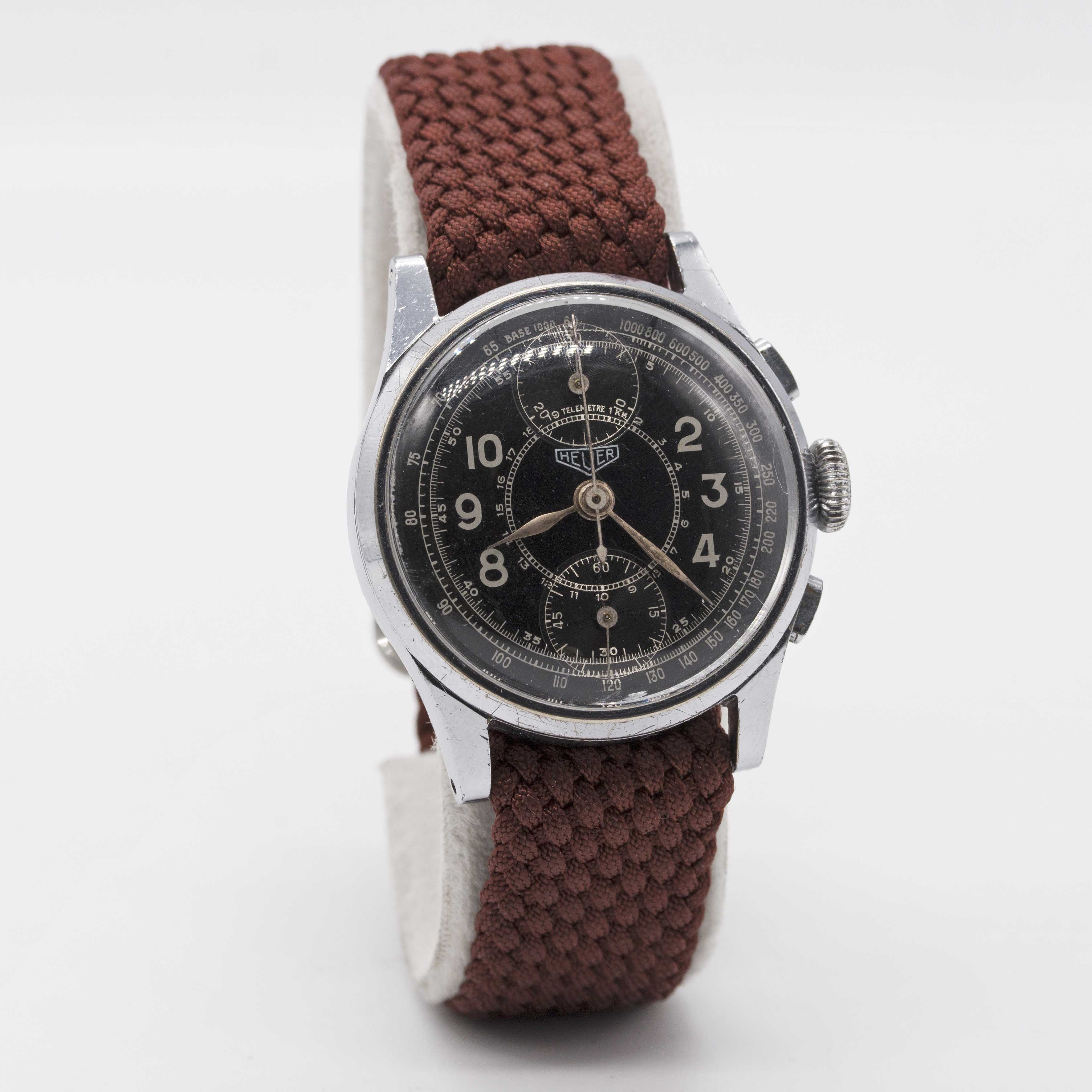 A GENTLEMAN'S HEUER "UP & DOWN" PILOTS CHRONOGRAPH WRIST WATCH CIRCA 1940, WITH GLOSS BLACK GILT - Image 4 of 8