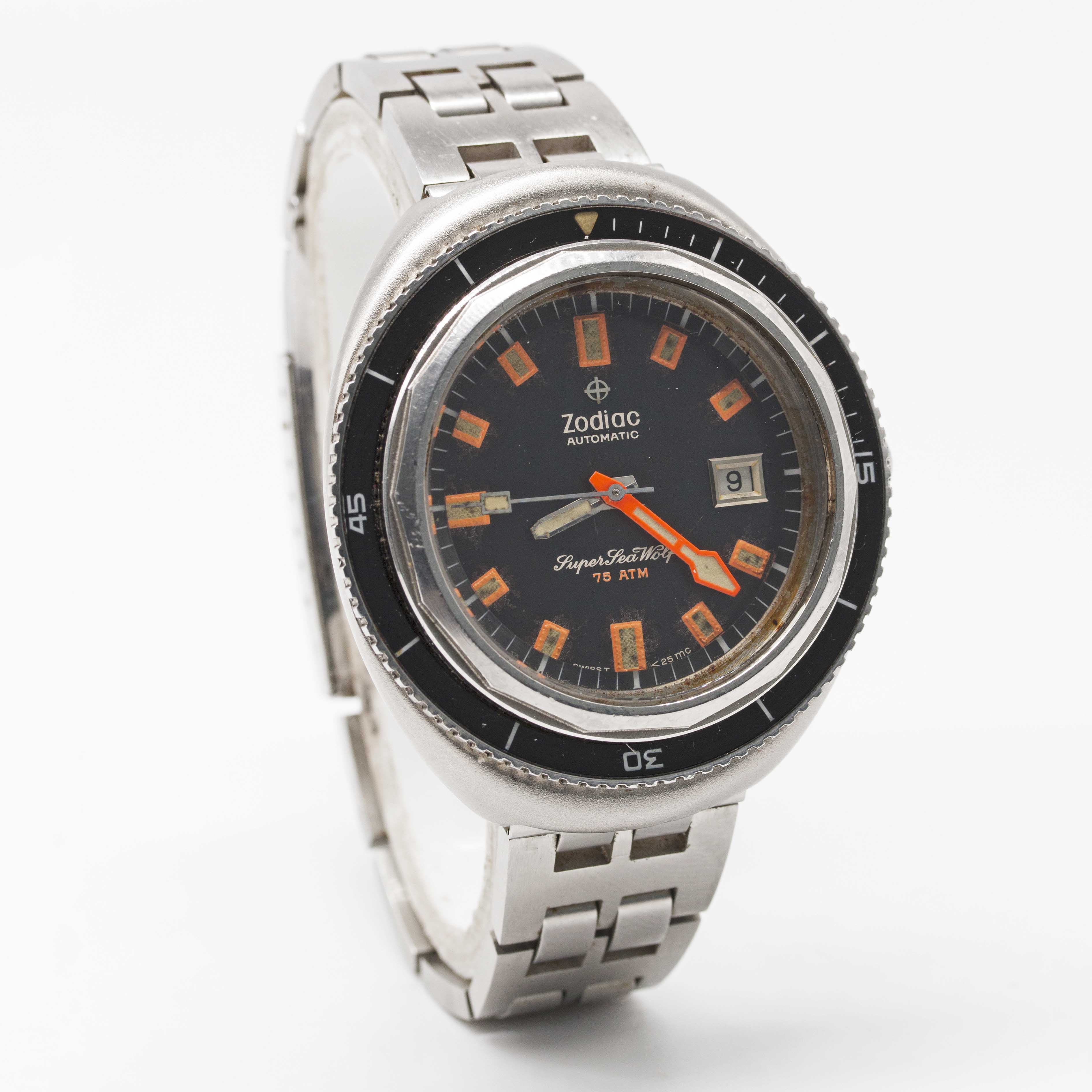 A GENTLEMAN'S STAINLESS STEEL ZODIAC SUPER SEA WOLF AUTOMATIC DIVERS BRACELET WATCH CIRCA 1970, REF. - Image 4 of 7