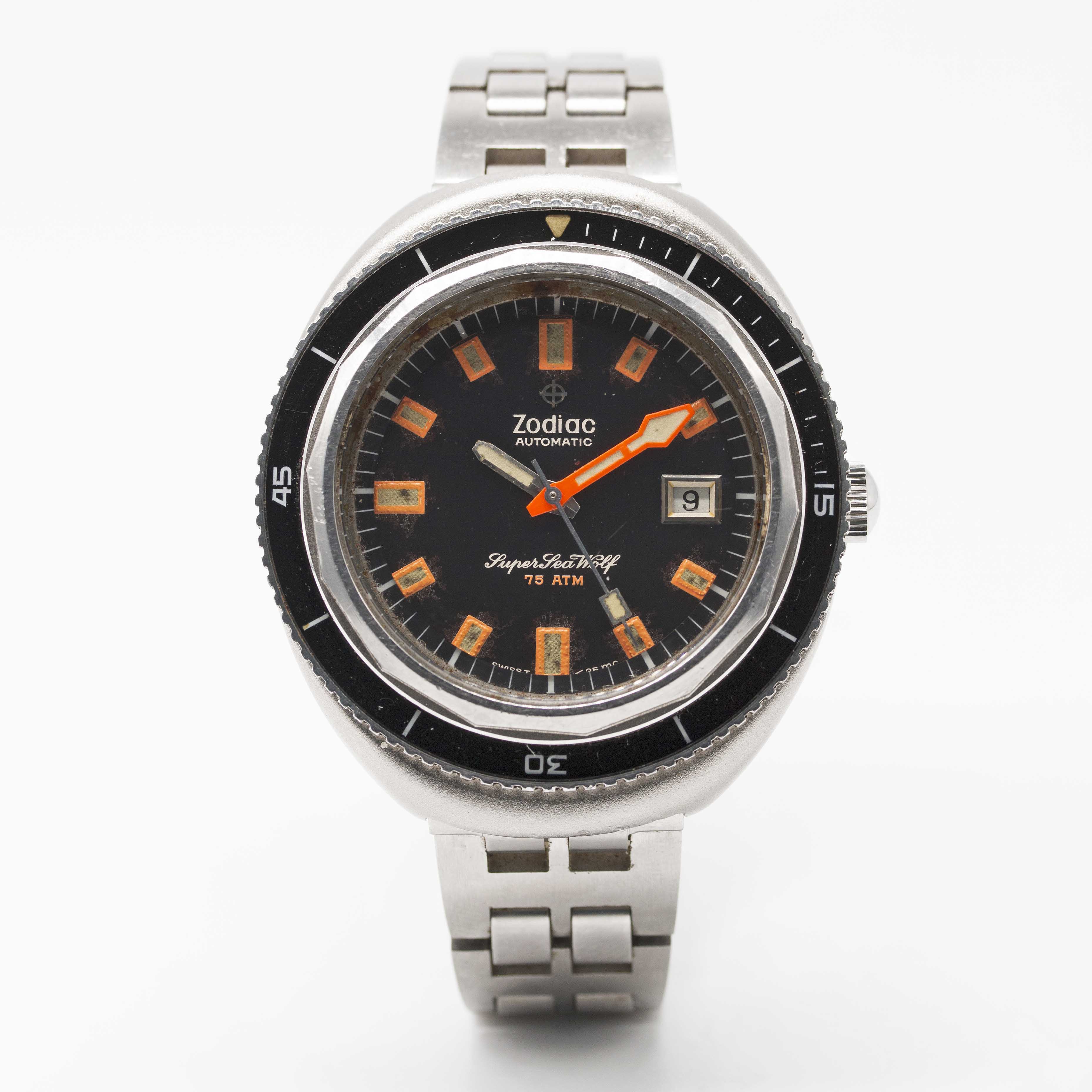 A GENTLEMAN'S STAINLESS STEEL ZODIAC SUPER SEA WOLF AUTOMATIC DIVERS BRACELET WATCH CIRCA 1970, REF. - Image 2 of 7