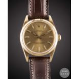 A GENTLEMAN'S 18K SOLID YELLOW GOLD ROLEX OYSTER PERPETUAL WRIST WATCH CIRCA 1992, REF. 14238 WITH
