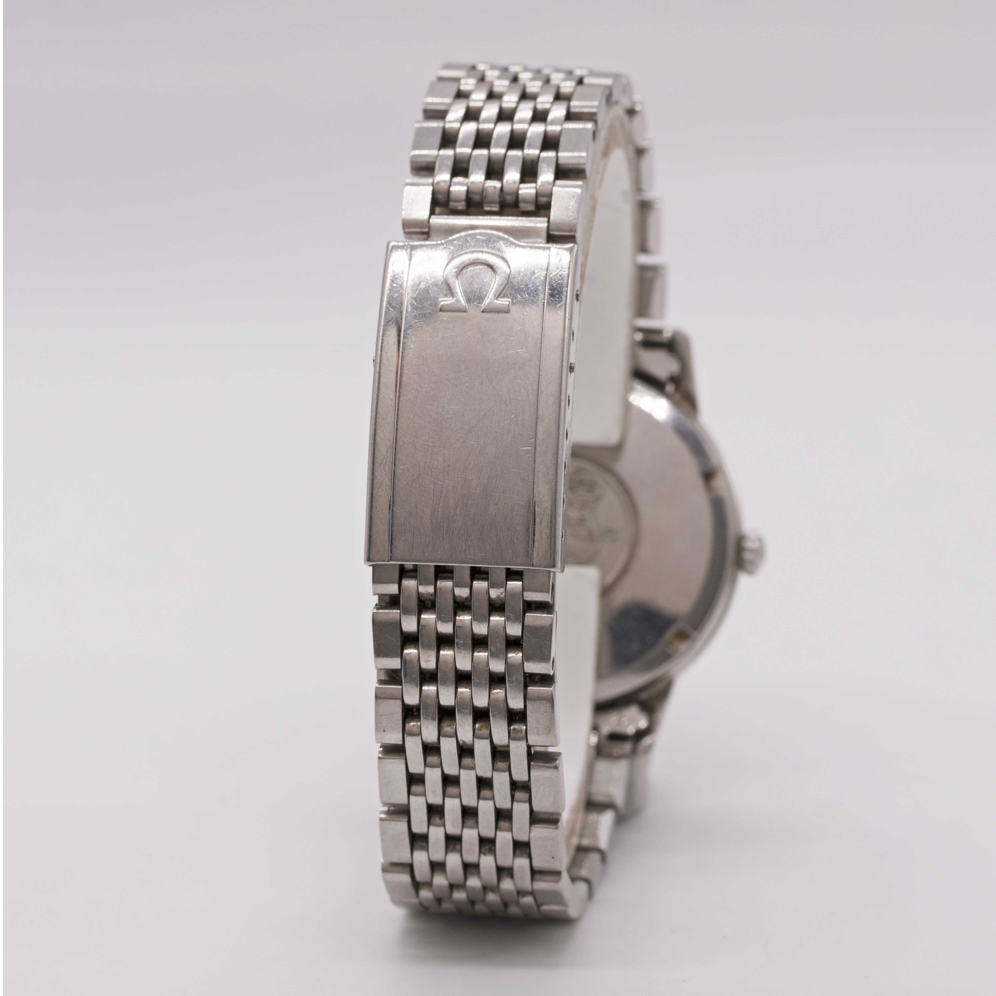 A GENTLEMAN'S STAINLESS STEEL OMEGA SEAMASTER AUTOMATIC BRACELET WATCH CIRCA 1967, REF. 165.002 WITH - Image 5 of 9