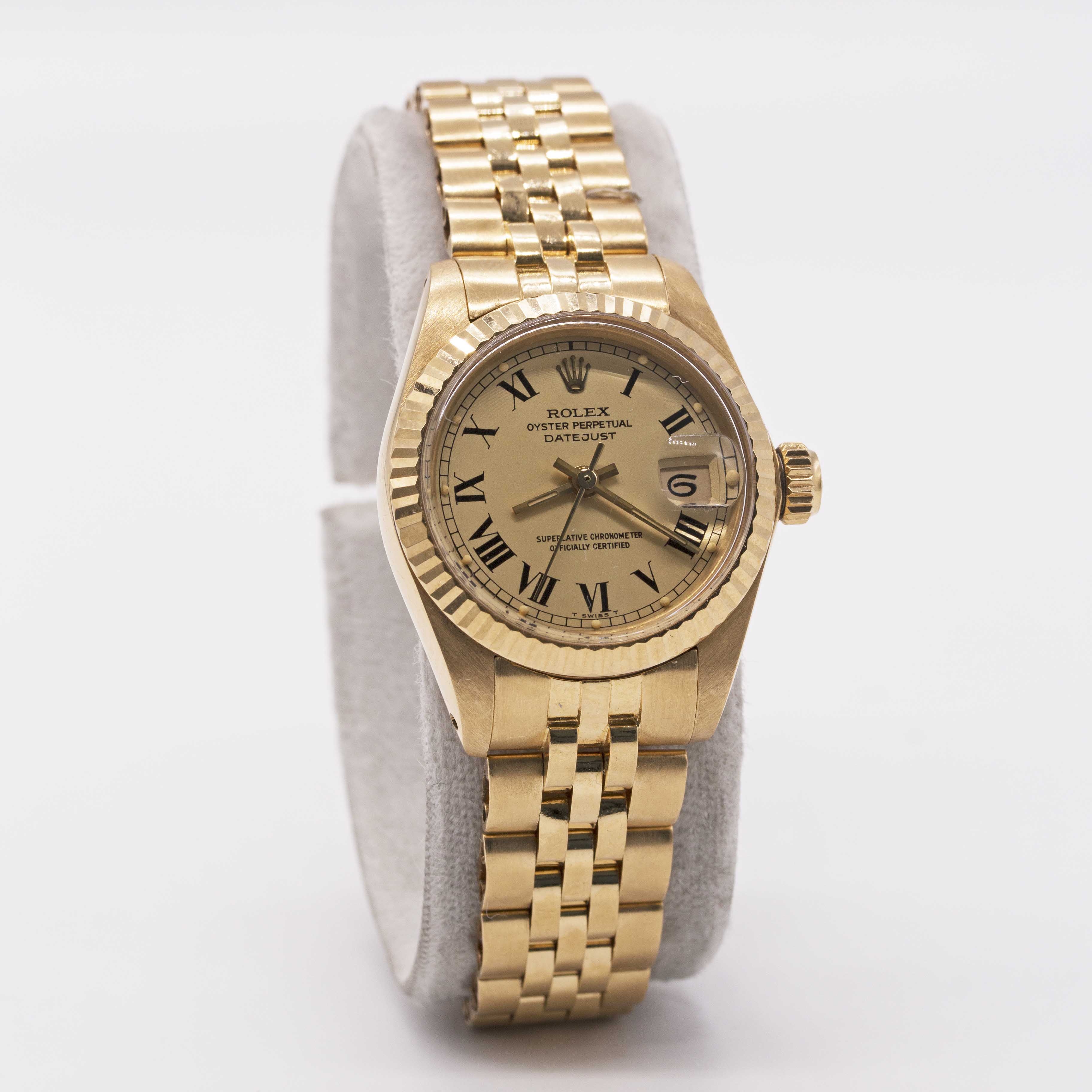 A LADIES 18K SOLID GOLD ROLEX OYSTER PERPETUAL DATEJUST BRACELET WATCH DATED 1979, REF. 6917 WITH - Image 4 of 12