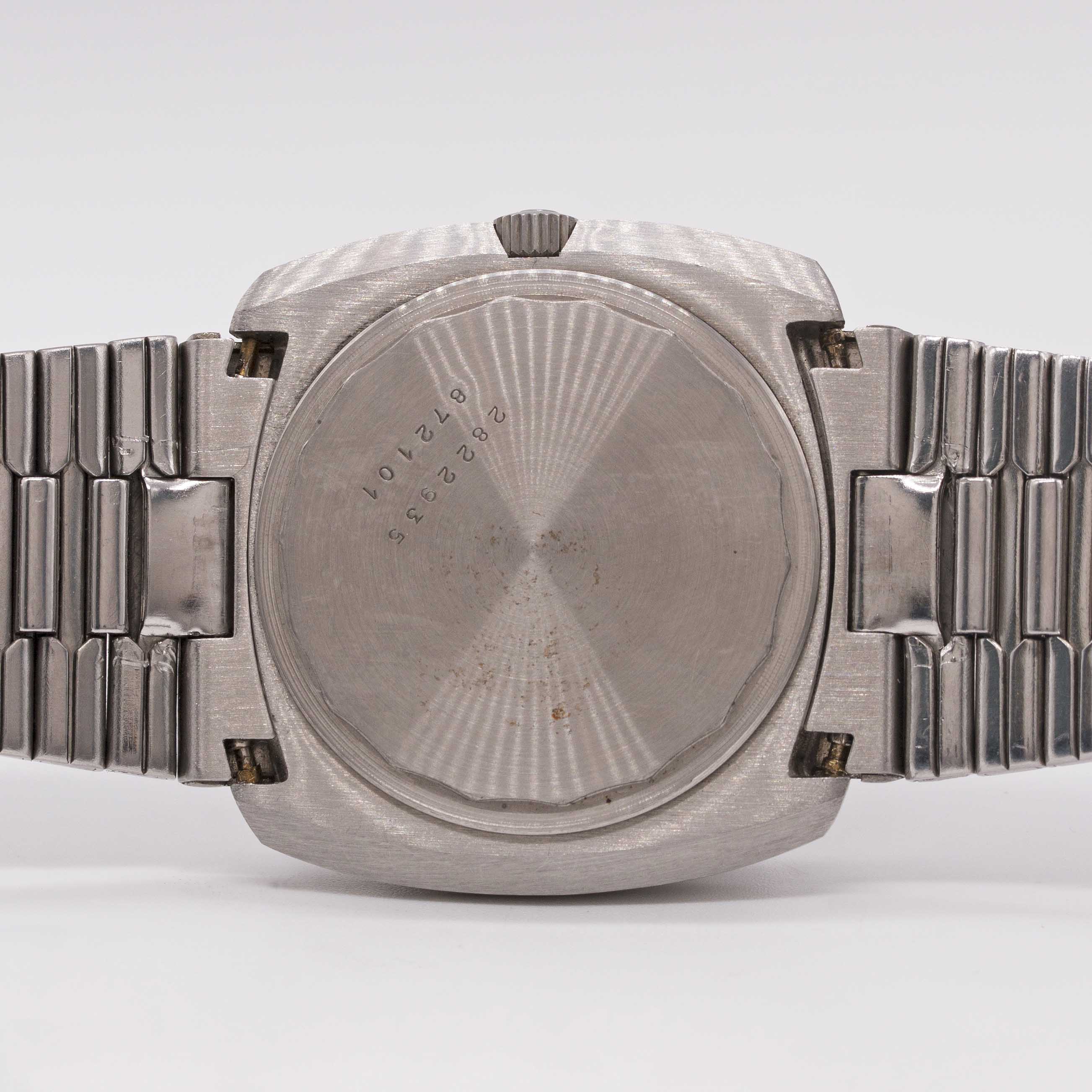 A GENTLEMAN'S STAINLESS STEEL UNIVERSAL GENEVE POLEROUTER AUTOMATIC BRACELET WATCH CIRCA 1979, - Image 6 of 9