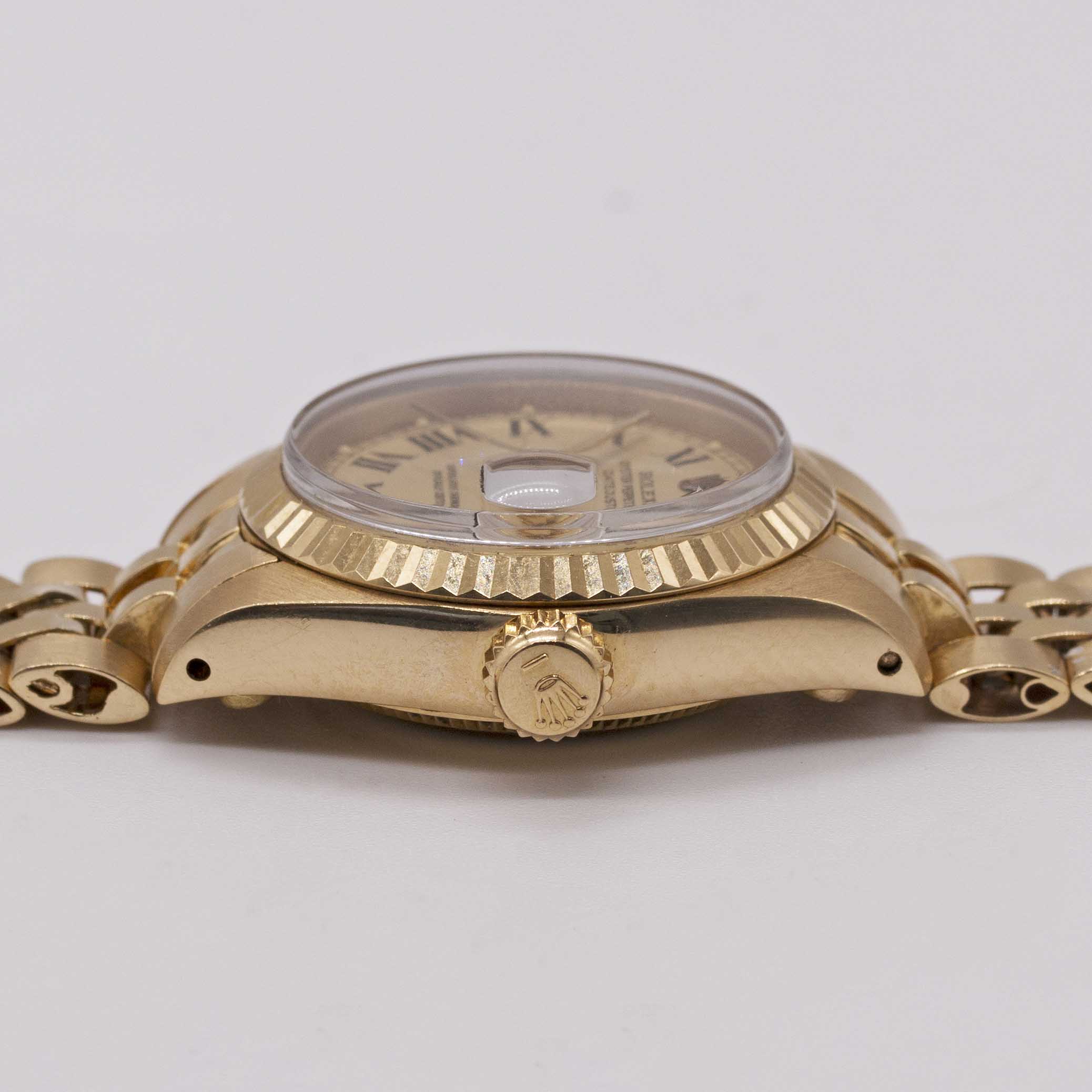 A LADIES 18K SOLID GOLD ROLEX OYSTER PERPETUAL DATEJUST BRACELET WATCH DATED 1979, REF. 6917 WITH - Image 8 of 12