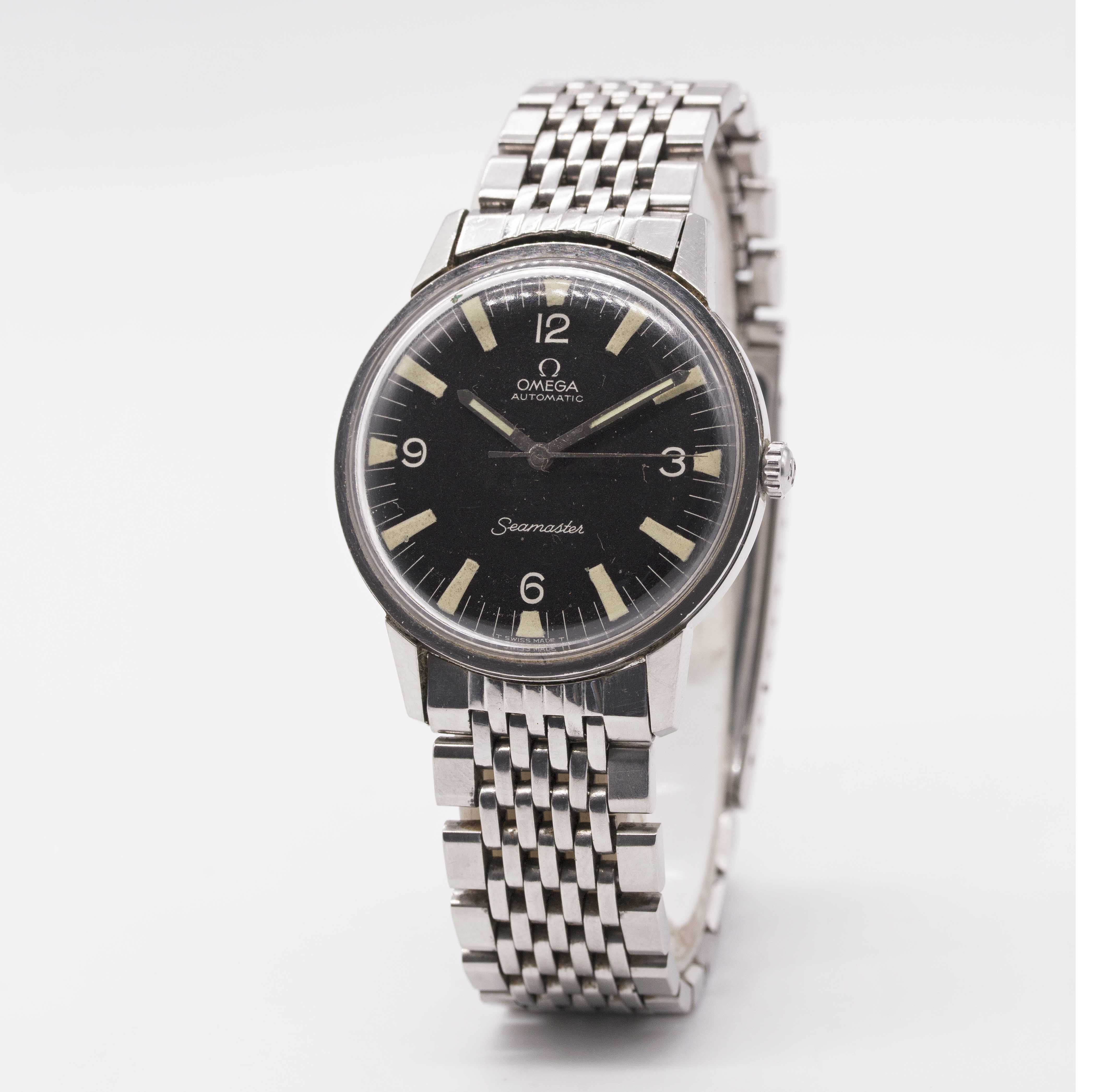 A GENTLEMAN'S STAINLESS STEEL OMEGA SEAMASTER AUTOMATIC BRACELET WATCH CIRCA 1967, REF. 165.002 WITH - Image 3 of 9