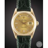 A GENTLEMAN'S 18K SOLID YELLOW GOLD ROLEX OYSTER PERPETUAL DAY DATE WRIST WATCH CIRCA 1984, REF.