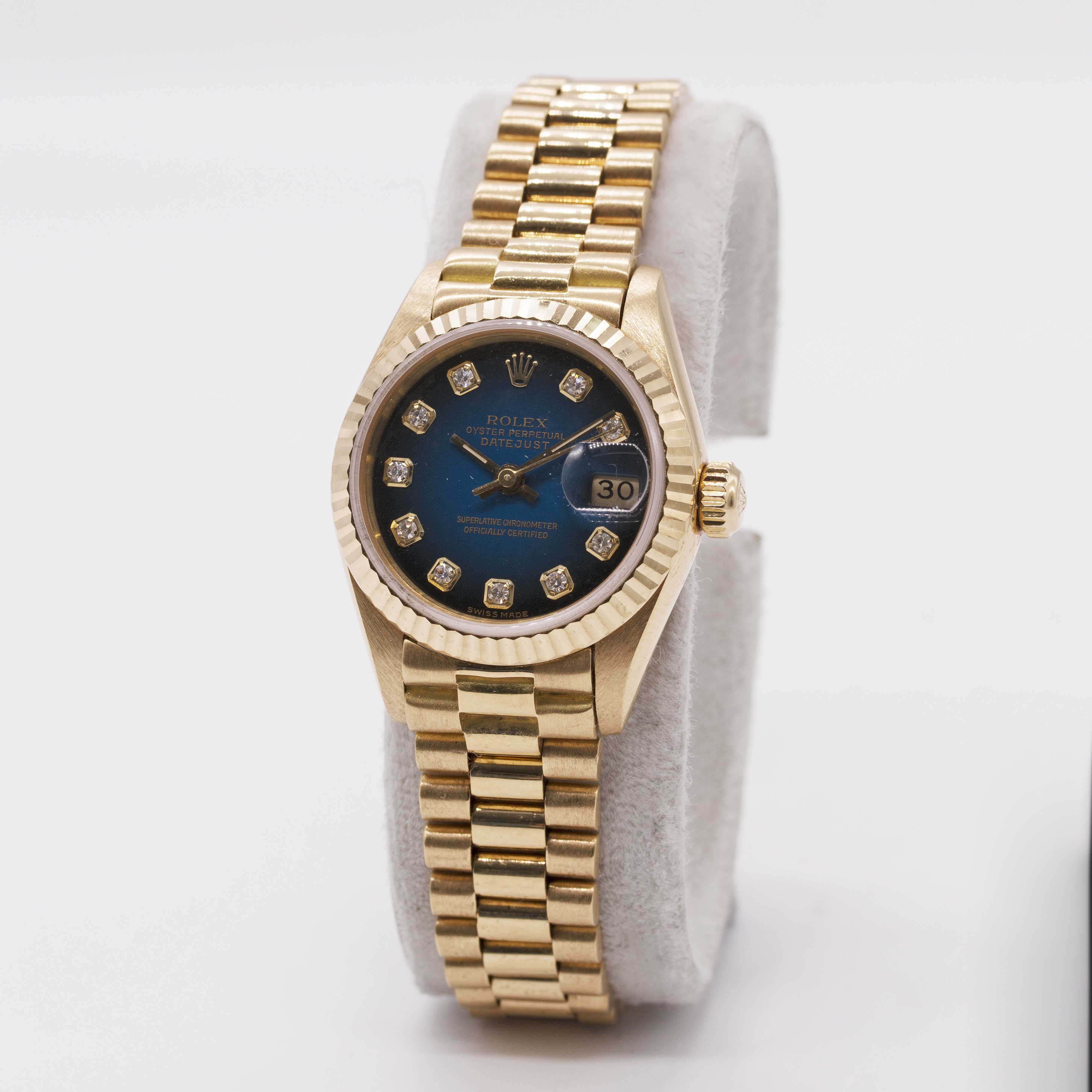 A LADIES 18K SOLID GOLD ROLEX OYSTER PERPETUAL DATEJUST BRACELET WATCH CIRCA 1985, REF. 69178 WITH - Image 3 of 10