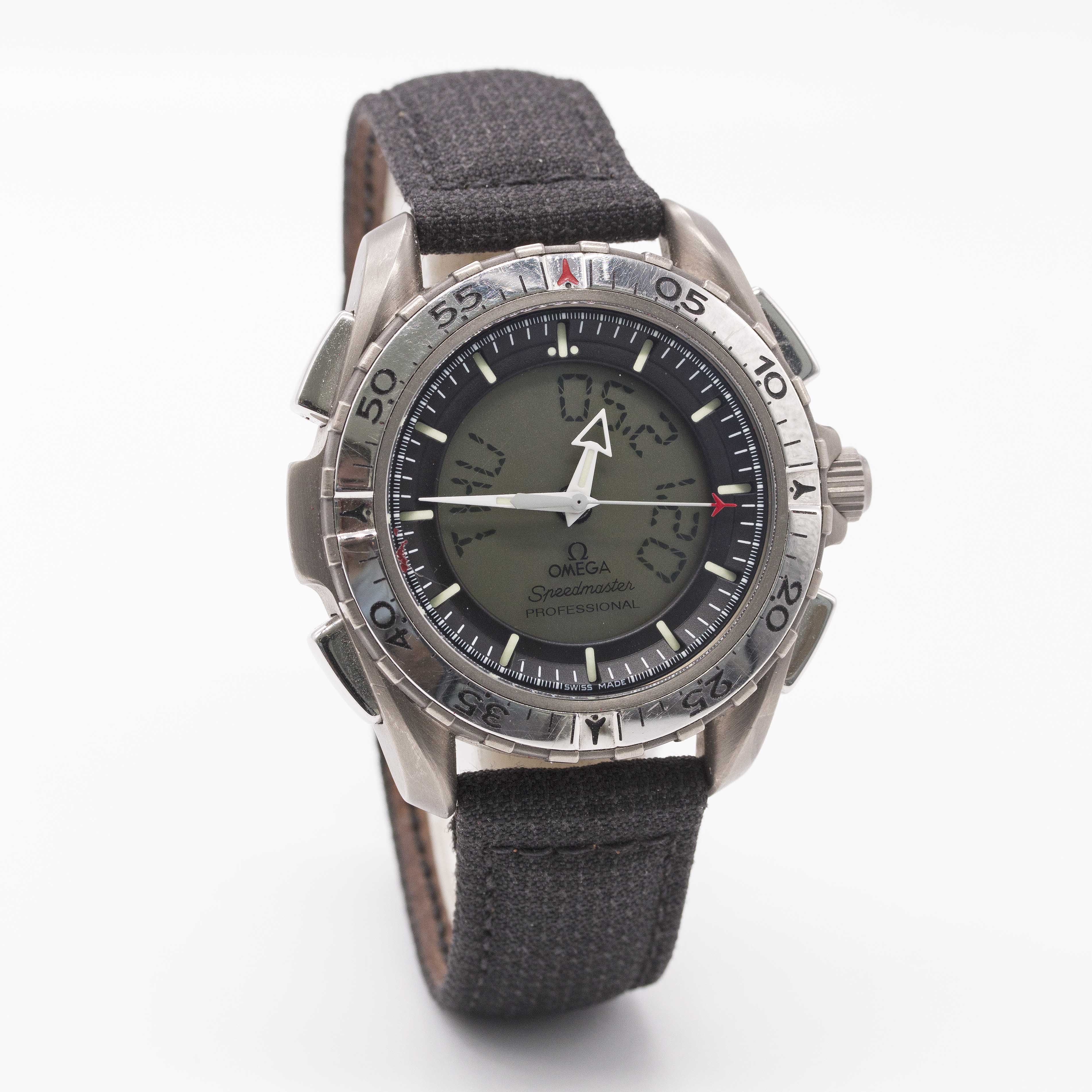 A GENTLEMAN'S TITANIUM OMEGA SPEEDMASTER PROFESSIONAL X-33 WRIST WATCH CIRCA 1998, REF. 3290.50.00 - Image 4 of 10