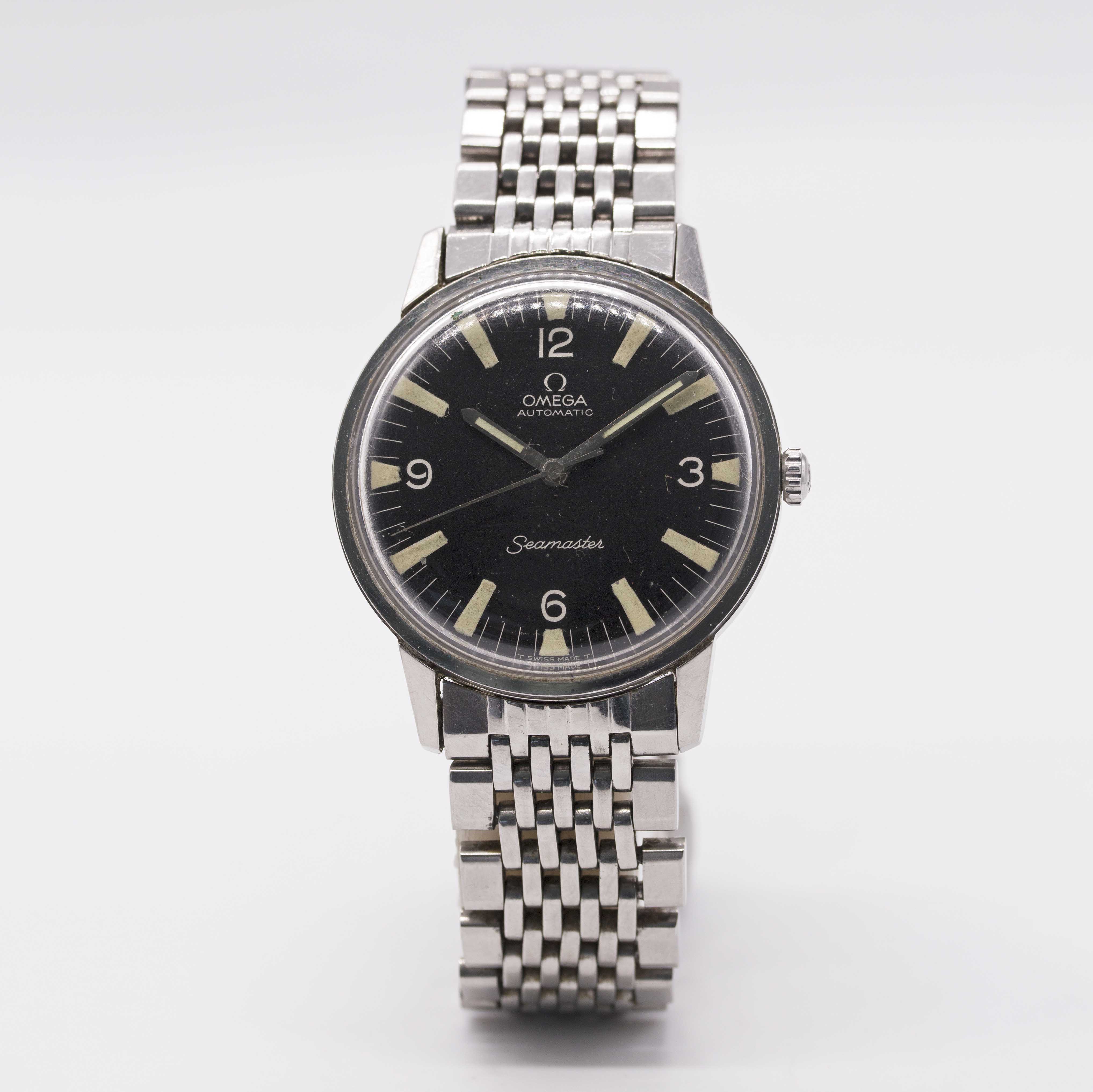 A GENTLEMAN'S STAINLESS STEEL OMEGA SEAMASTER AUTOMATIC BRACELET WATCH CIRCA 1967, REF. 165.002 WITH - Image 2 of 9