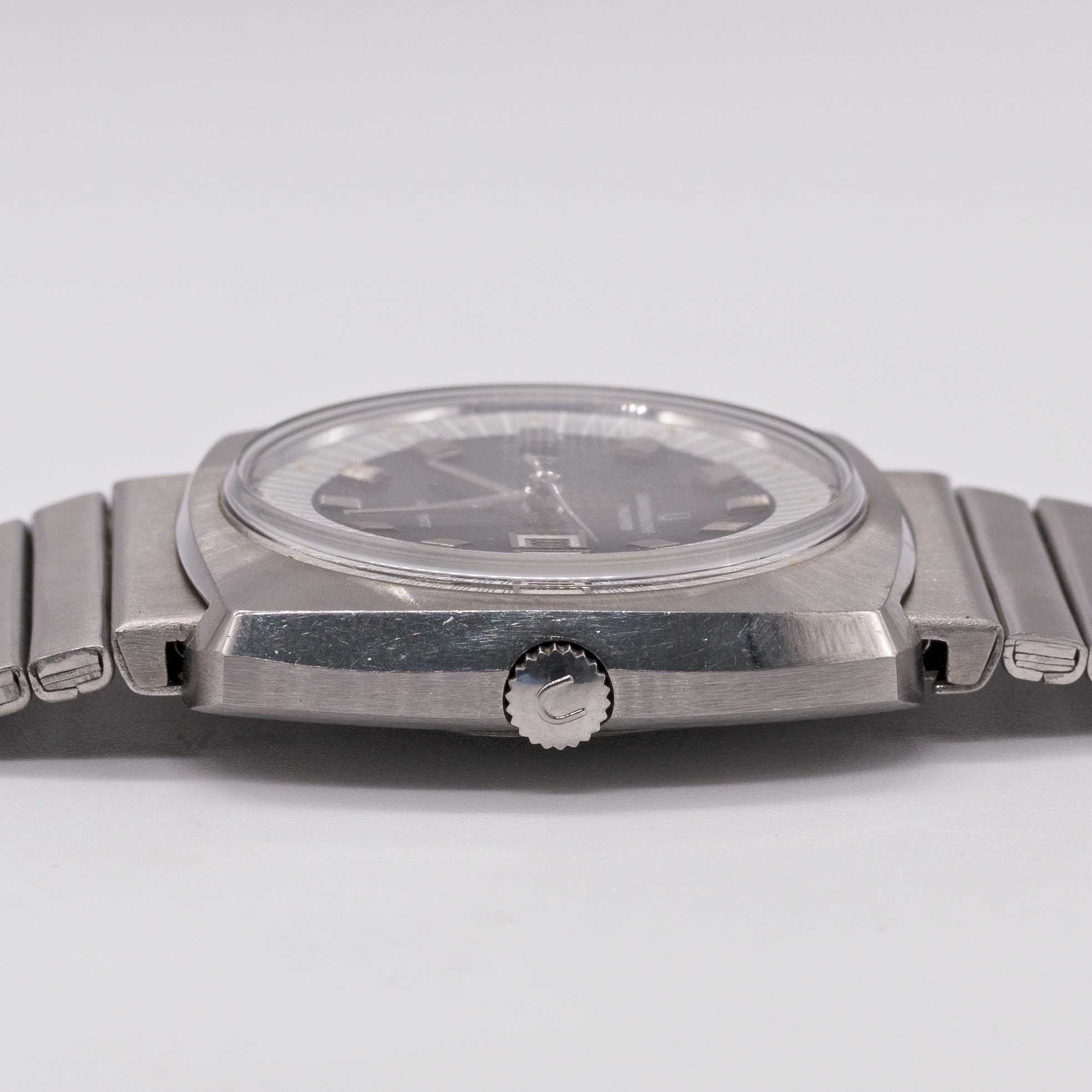 A GENTLEMAN'S STAINLESS STEEL UNIVERSAL GENEVE POLEROUTER AUTOMATIC BRACELET WATCH CIRCA 1979, - Image 8 of 9