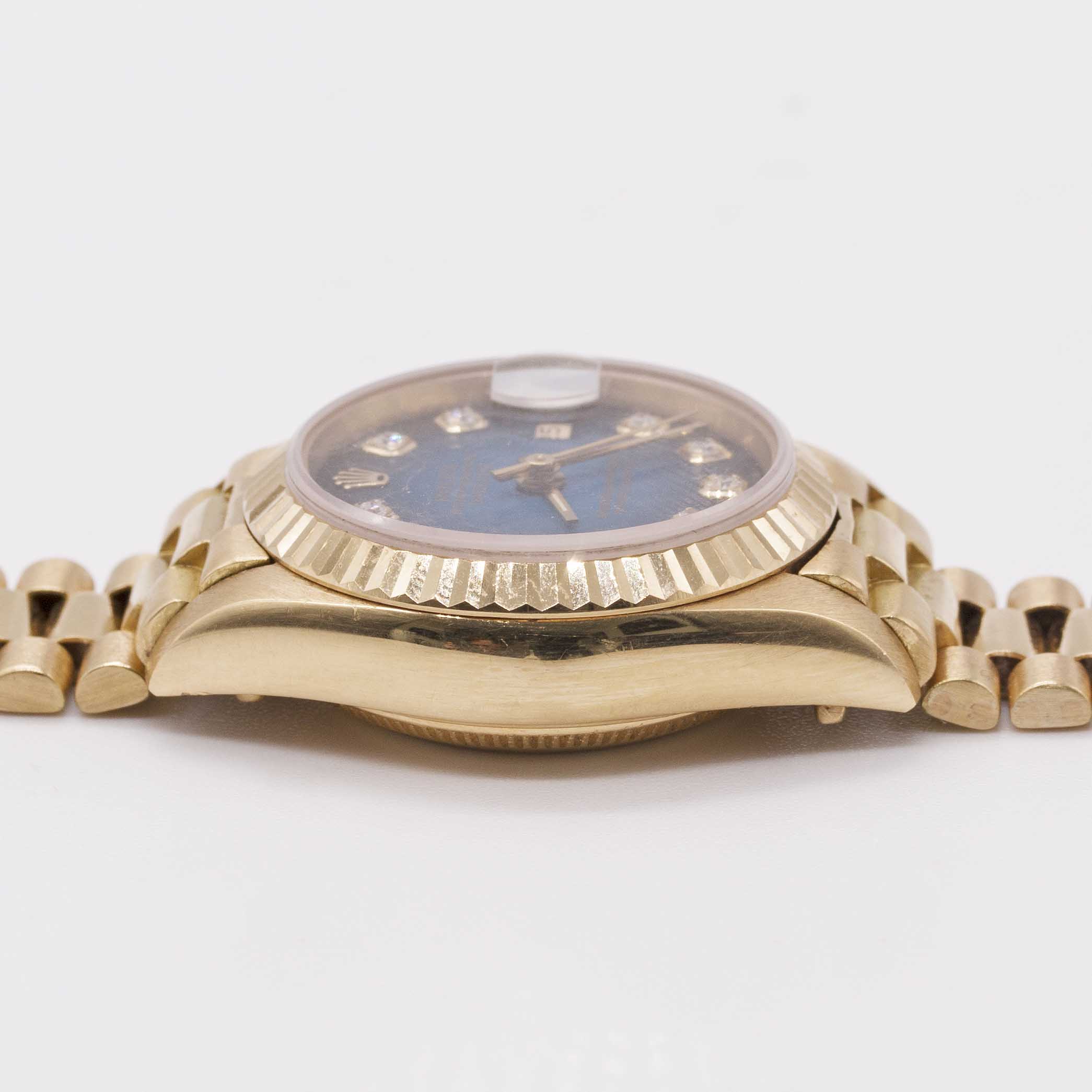 A LADIES 18K SOLID GOLD ROLEX OYSTER PERPETUAL DATEJUST BRACELET WATCH CIRCA 1985, REF. 69178 WITH - Image 9 of 10