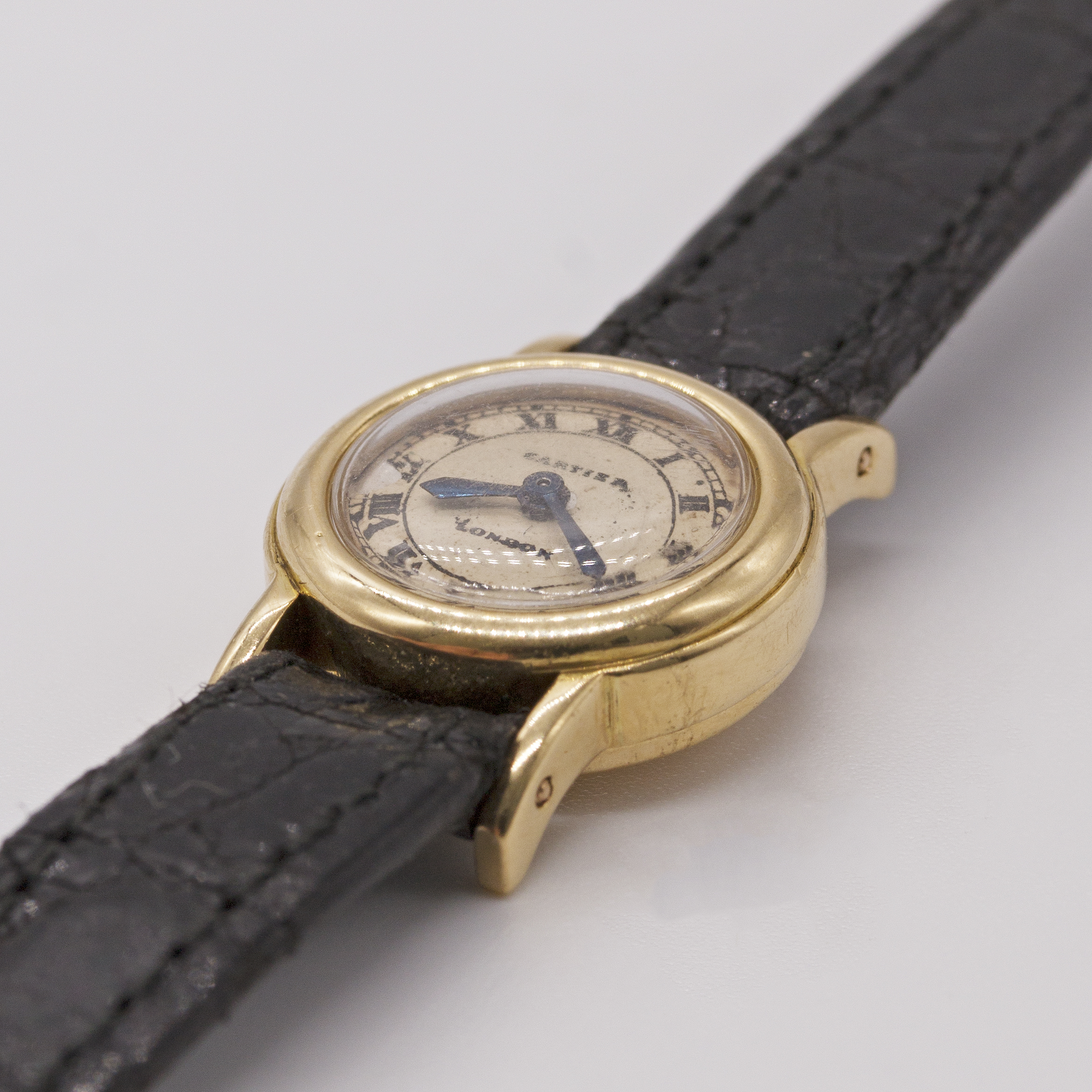 A RARE LADIES 18K SOLID GOLD CARTIER LONDON BACKWIND WRIST WATCH CIRCA 1961, WITH LONDON HALLMARKS - Image 3 of 8
