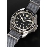 A RARE GENTLEMAN'S STAINLESS STEEL BRITISH MILITARY ROYAL NAVY CWC QUARTZ DIVERS WRIST WATCH DATED