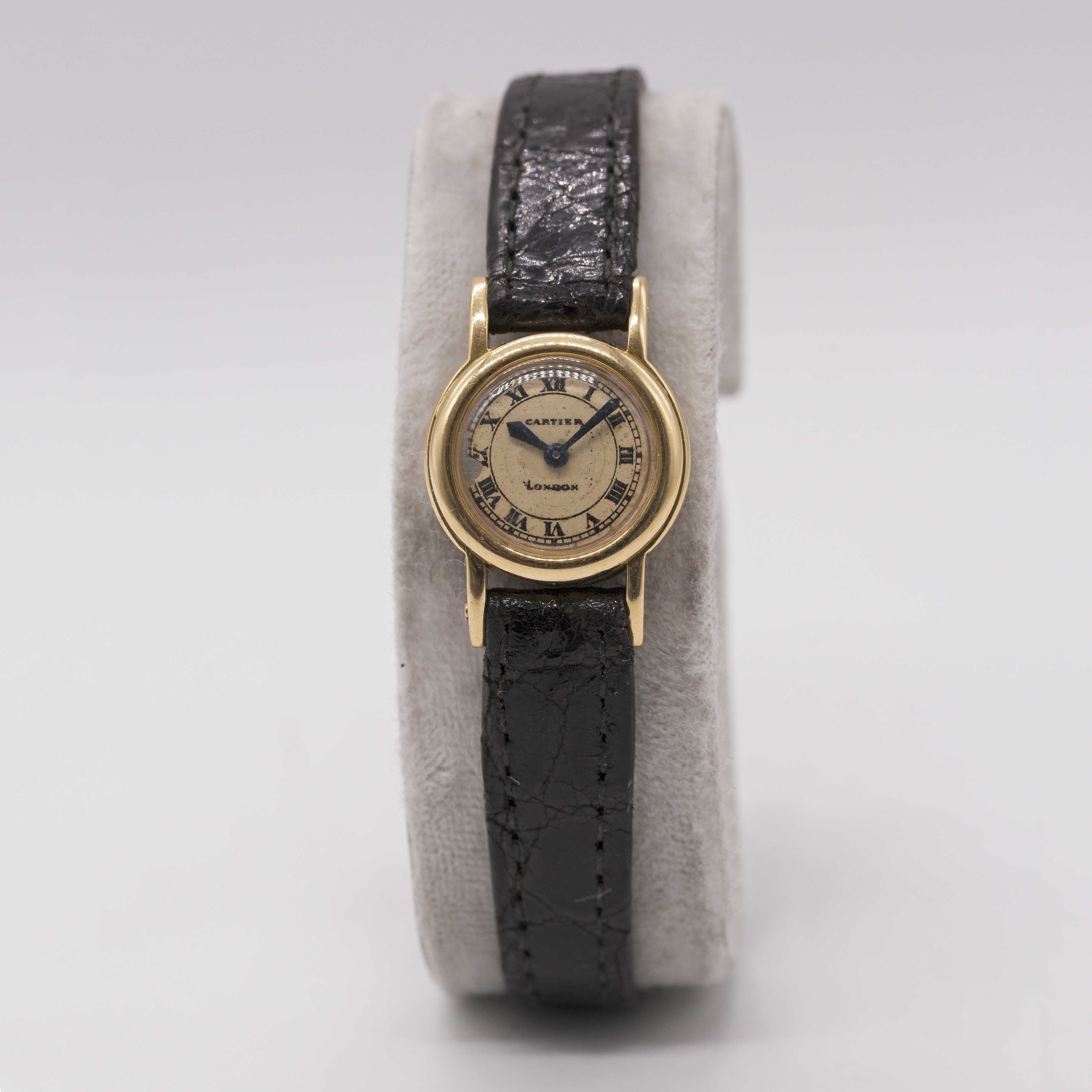 A RARE LADIES 18K SOLID GOLD CARTIER LONDON BACKWIND WRIST WATCH CIRCA 1961, WITH LONDON HALLMARKS - Image 2 of 8