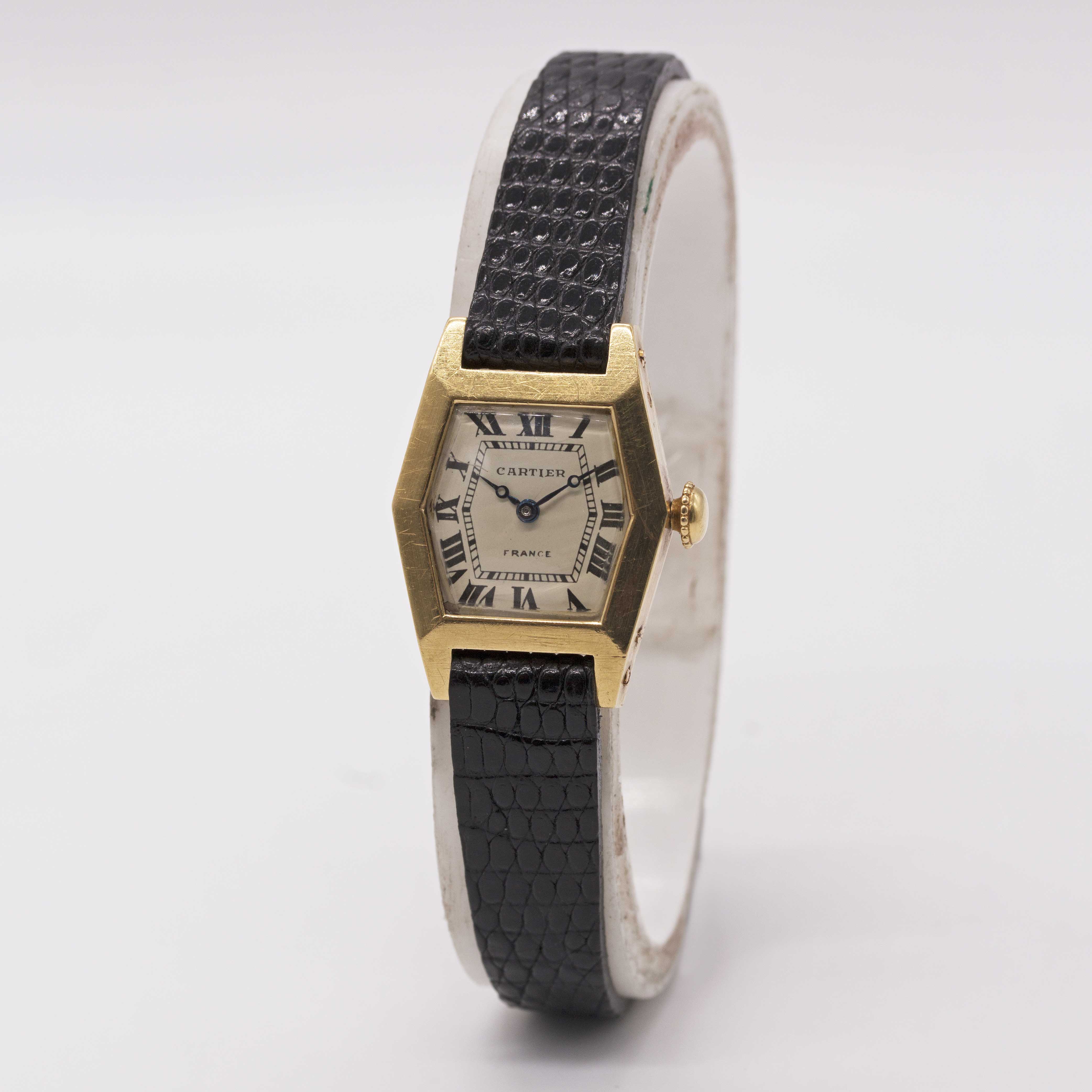 A RARE LADIES 18K SOLID GOLD CARTIER FRANCE WRIST WATCH CIRCA 1940 - Image 3 of 9