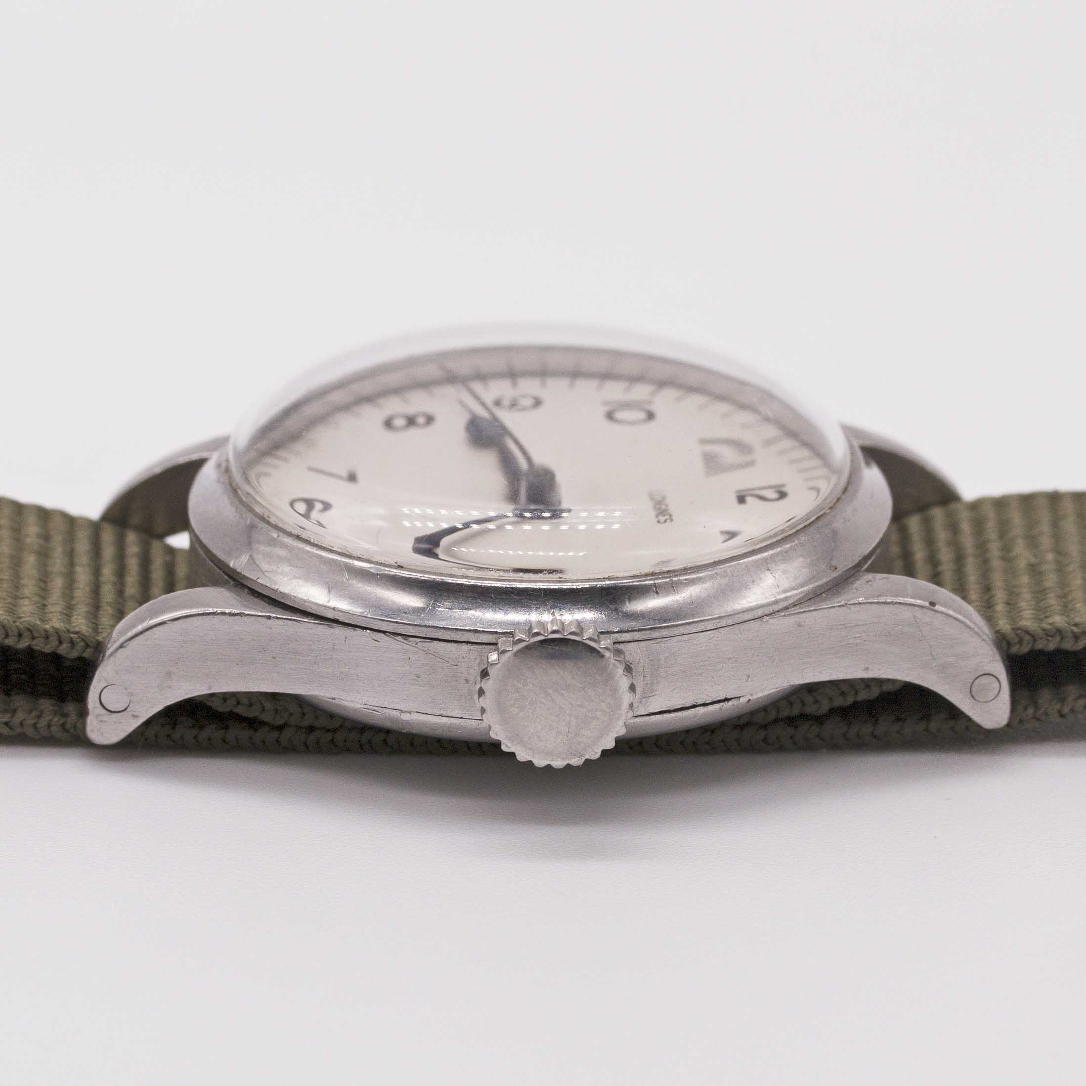 A GENTLEMAN'S BRITISH MILITARY LONGINES RAF PILOTS WRIST WATCH CIRCA 1940, WITH WHITE MOD DIAL - Image 8 of 9
