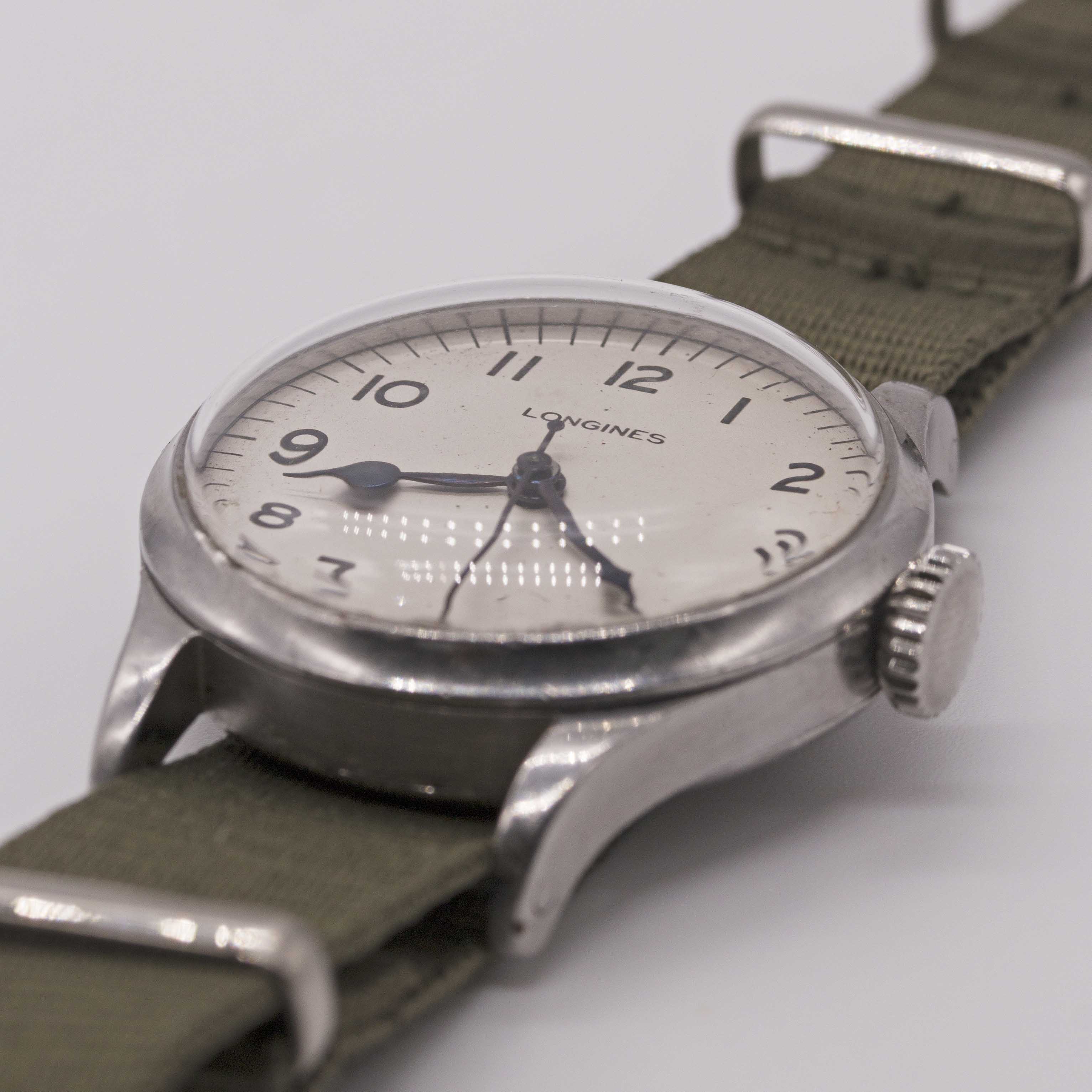 A GENTLEMAN'S BRITISH MILITARY LONGINES RAF PILOTS WRIST WATCH CIRCA 1940, WITH WHITE MOD DIAL - Image 3 of 9