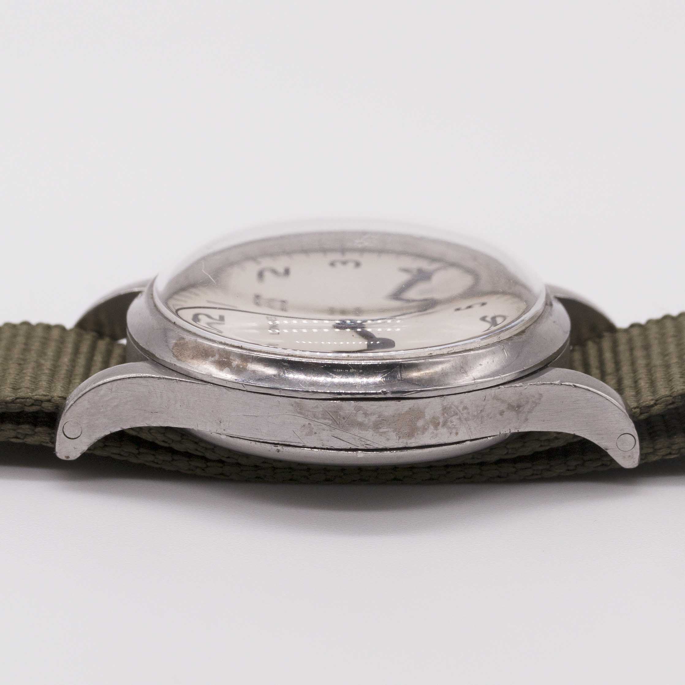 A GENTLEMAN'S BRITISH MILITARY LONGINES RAF PILOTS WRIST WATCH CIRCA 1940, WITH WHITE MOD DIAL - Image 9 of 9