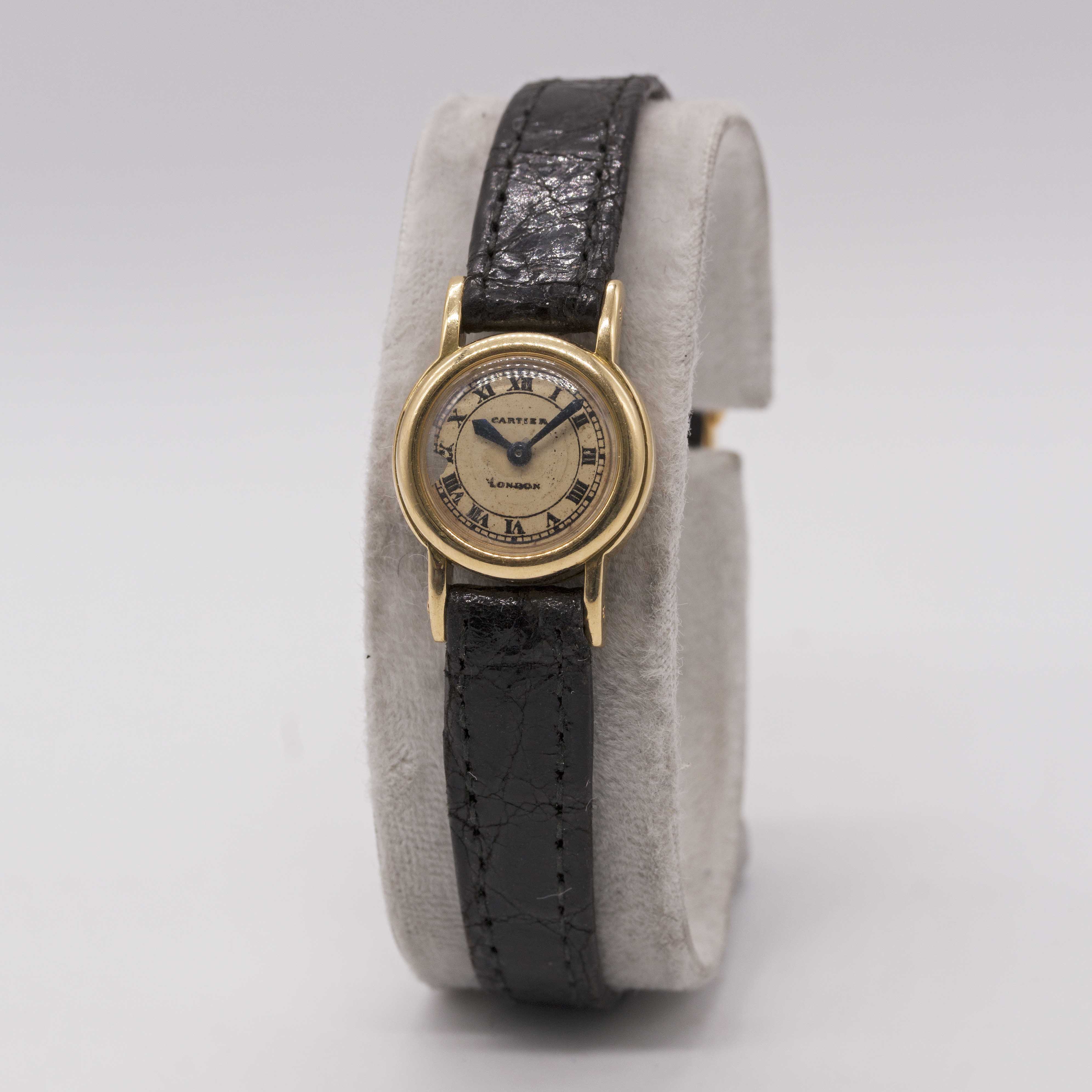 A RARE LADIES 18K SOLID GOLD CARTIER LONDON BACKWIND WRIST WATCH CIRCA 1961, WITH LONDON HALLMARKS - Image 4 of 8