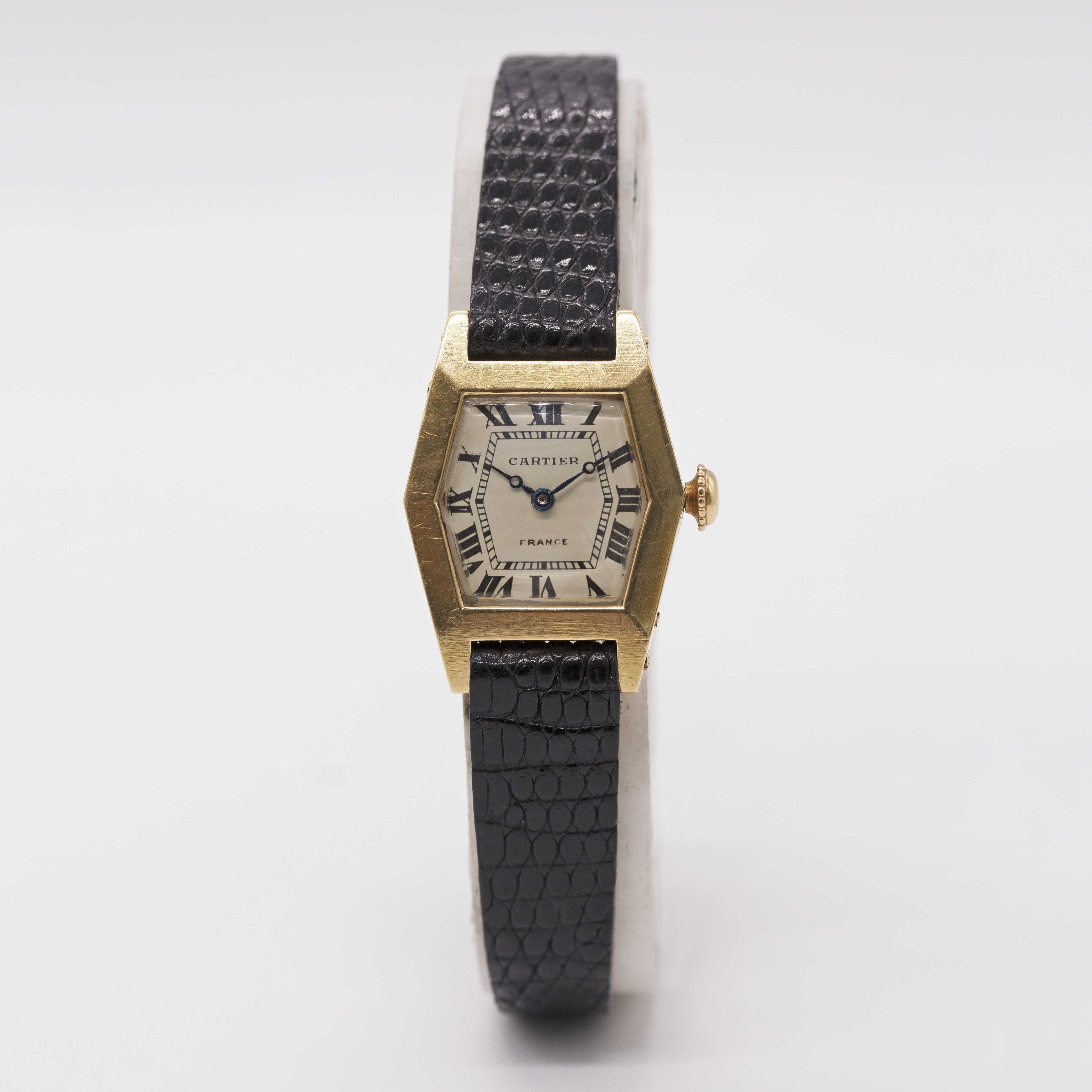 A RARE LADIES 18K SOLID GOLD CARTIER FRANCE WRIST WATCH CIRCA 1940 - Image 2 of 9