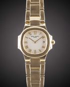 A LADIES 18K SOLID YELLOW GOLD PATEK PHILIPPE NAUTILUS BRACELET WATCH DATED 2001, REF. 4700/51J WITH