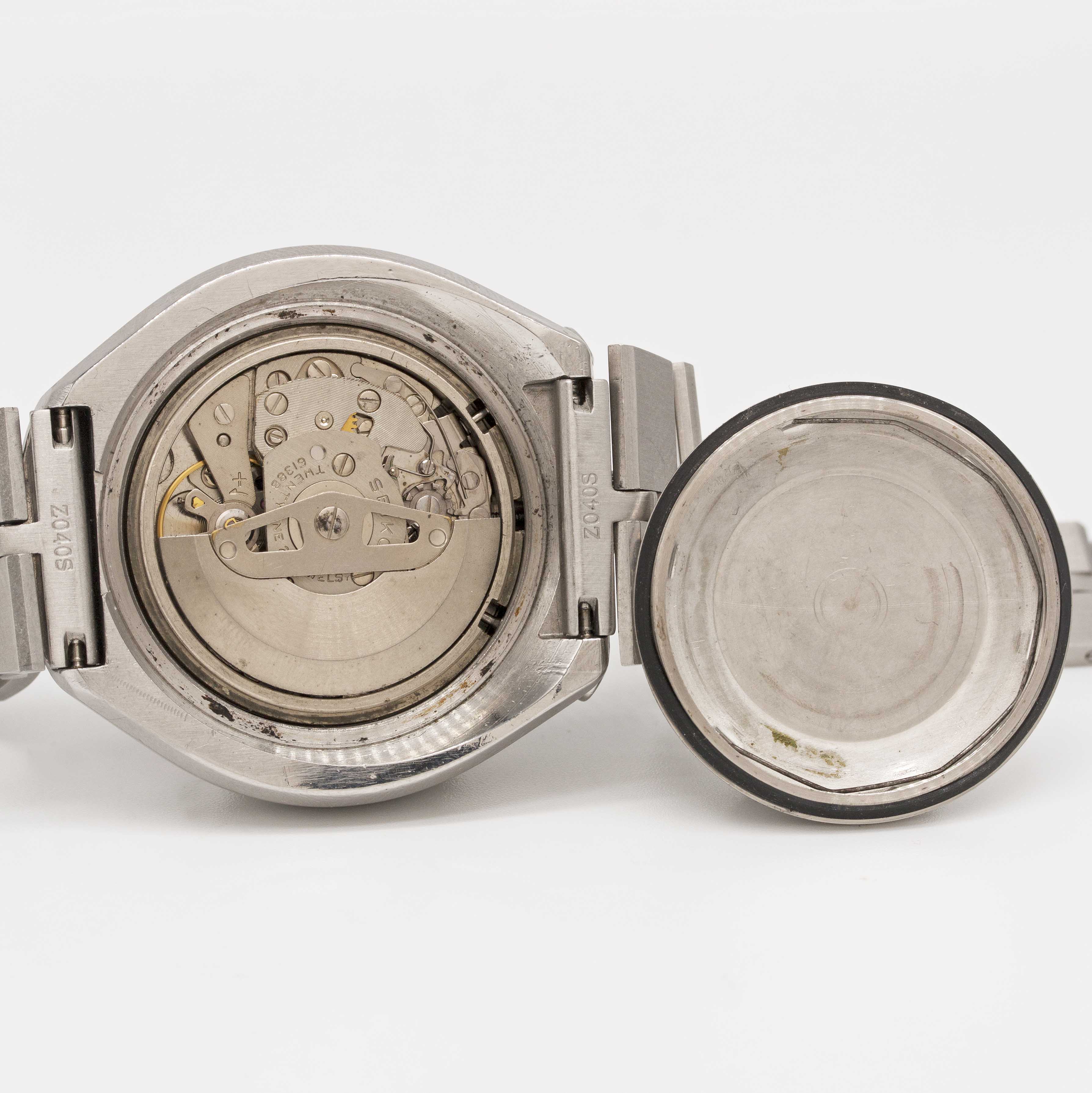 A GENTLEMAN'S STAINLESS STEEL SEIKO "BULLHEAD" AUTOMATIC CHRONOGRAPH BRACELET WATCH CIRCA 1970s, - Image 7 of 9