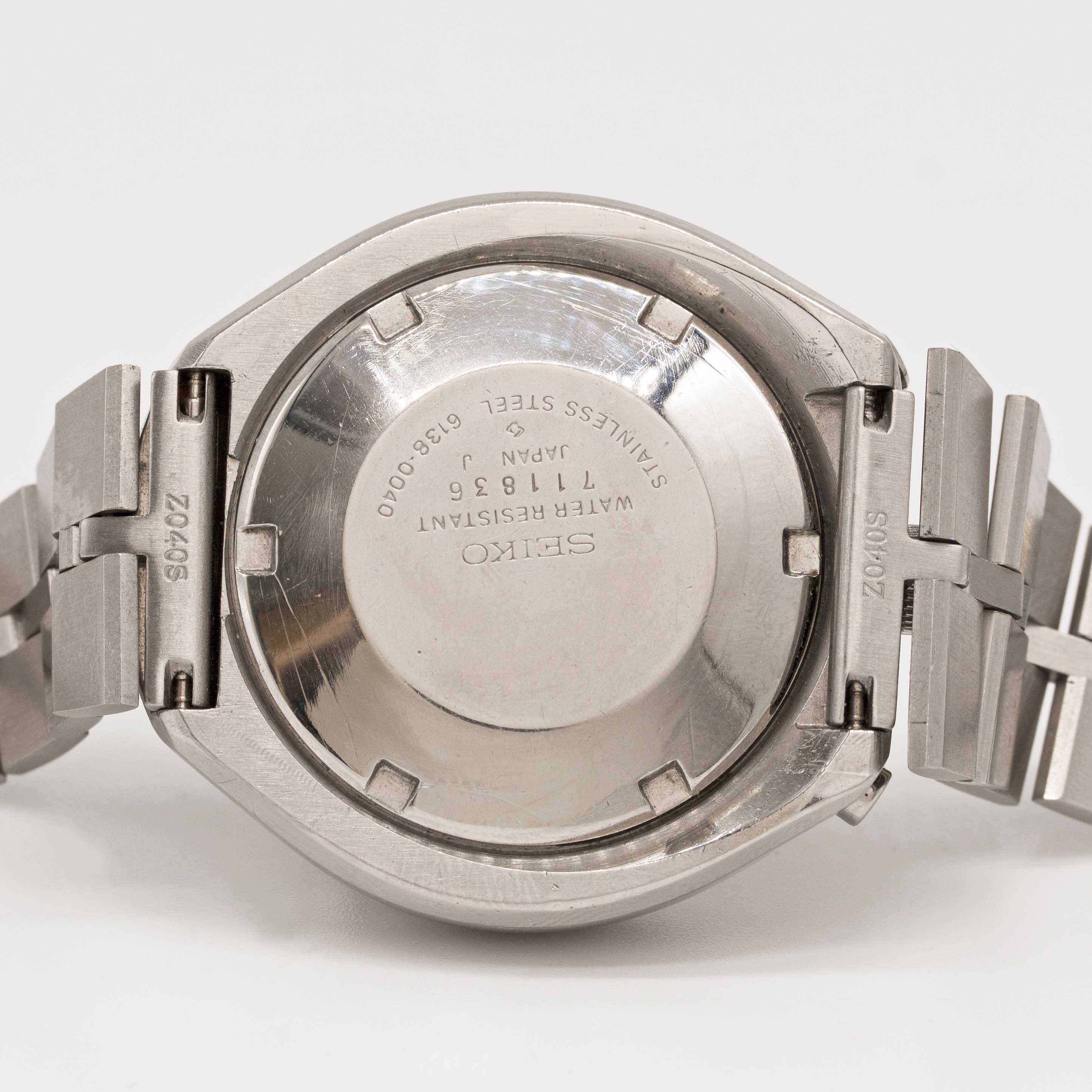 A GENTLEMAN'S STAINLESS STEEL SEIKO "BULLHEAD" AUTOMATIC CHRONOGRAPH BRACELET WATCH CIRCA 1970s, - Image 6 of 9