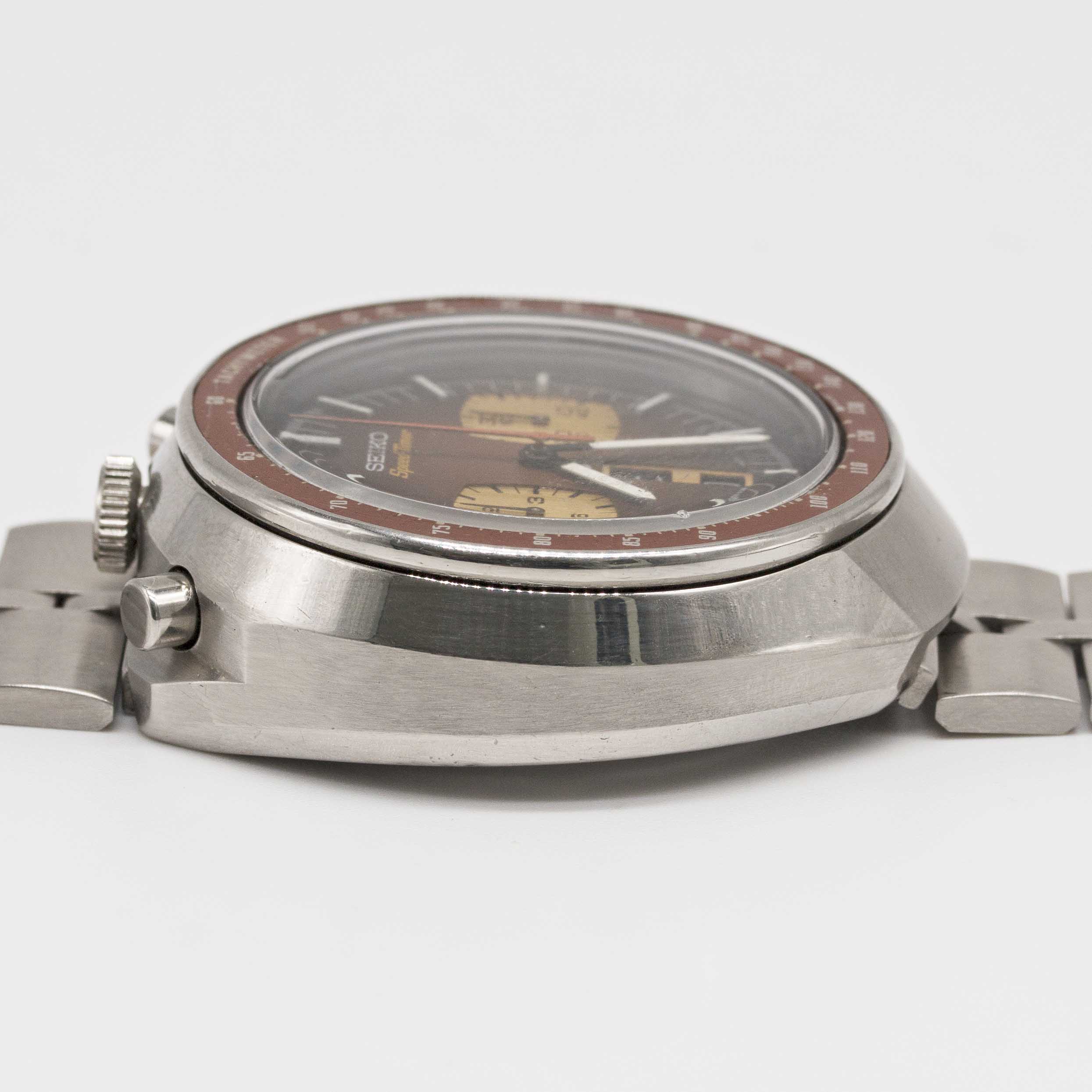 A GENTLEMAN'S STAINLESS STEEL SEIKO "BULLHEAD" AUTOMATIC CHRONOGRAPH BRACELET WATCH CIRCA 1970s, - Image 8 of 9