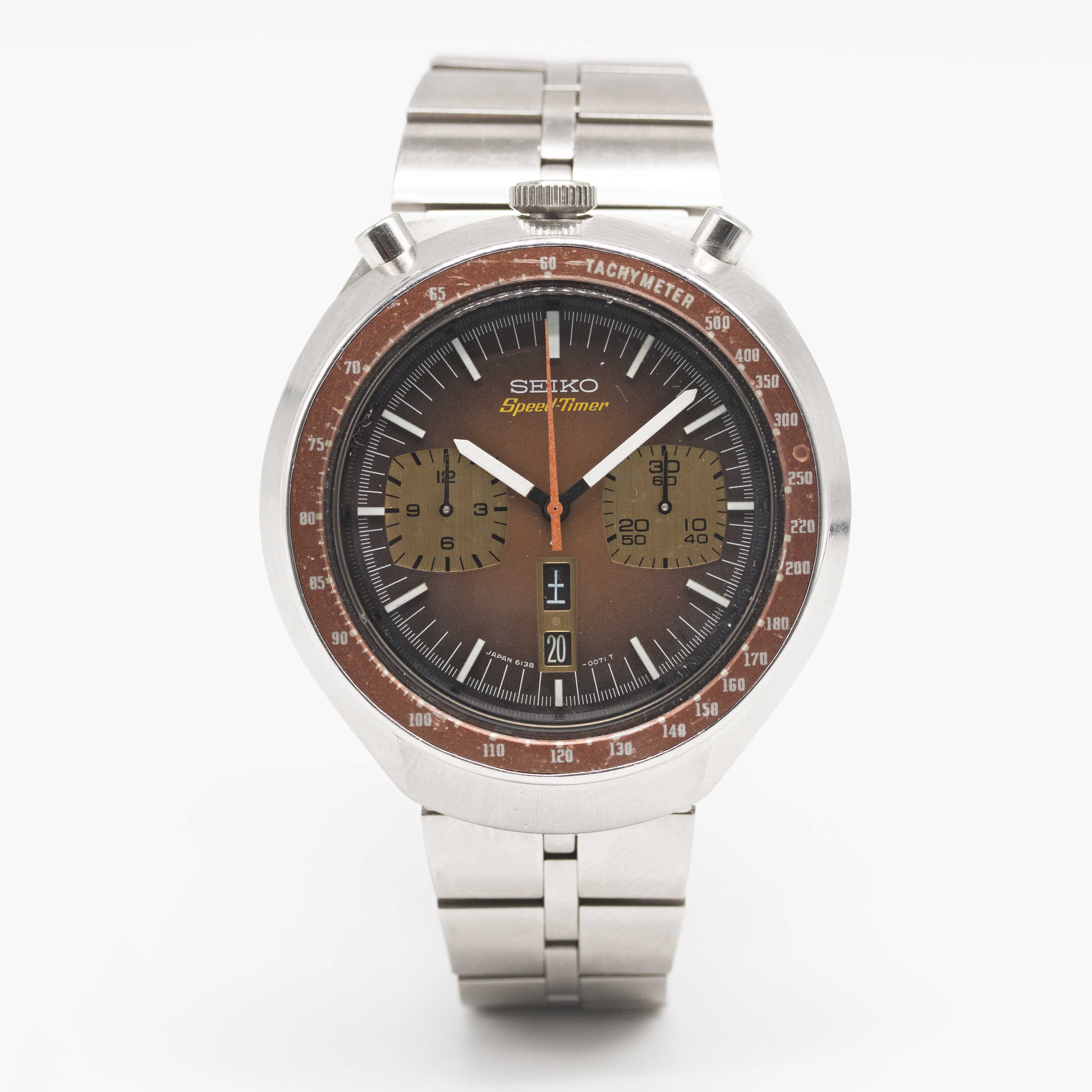 A GENTLEMAN'S STAINLESS STEEL SEIKO "BULLHEAD" AUTOMATIC CHRONOGRAPH BRACELET WATCH CIRCA 1970s, - Image 2 of 9