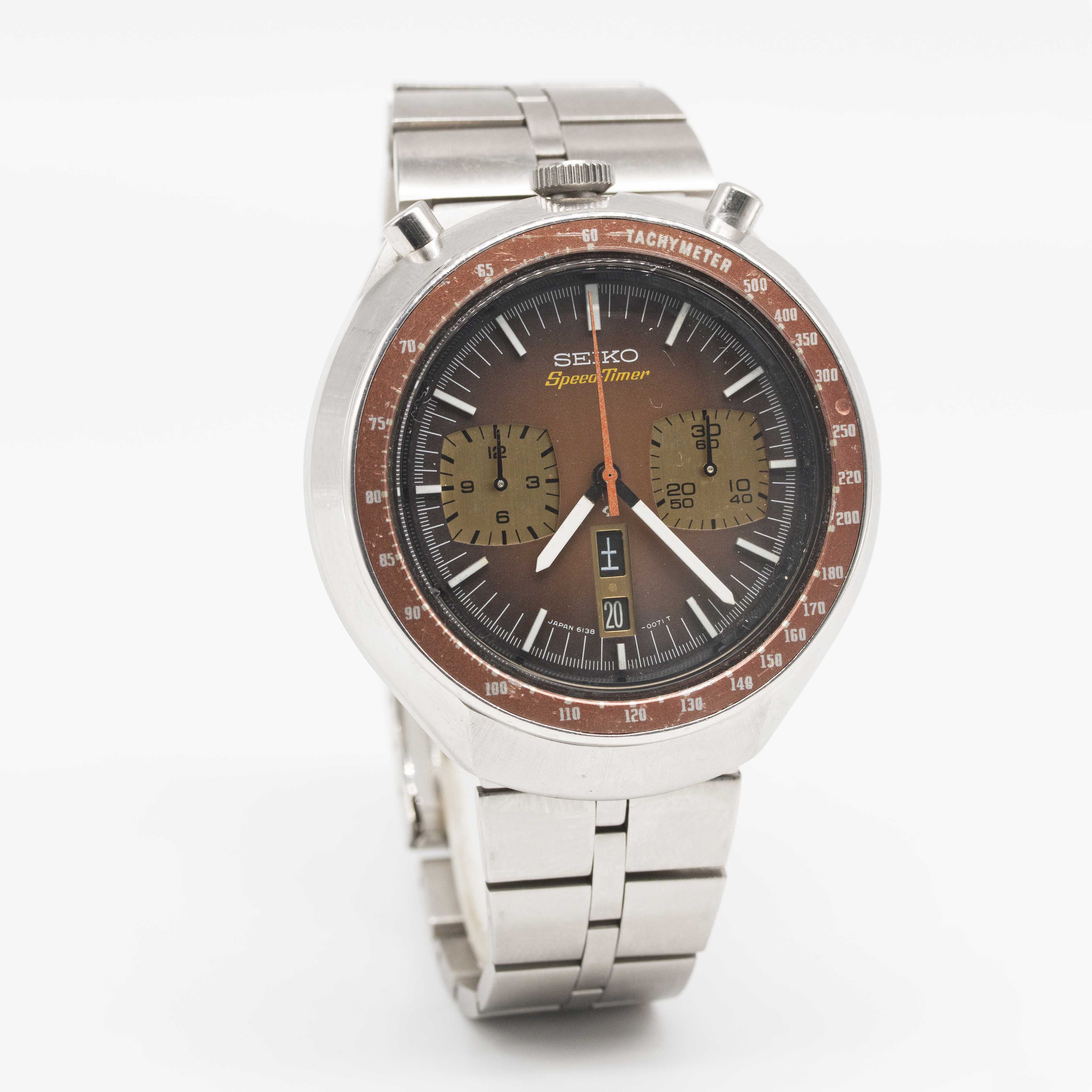 A GENTLEMAN'S STAINLESS STEEL SEIKO "BULLHEAD" AUTOMATIC CHRONOGRAPH BRACELET WATCH CIRCA 1970s, - Image 4 of 9