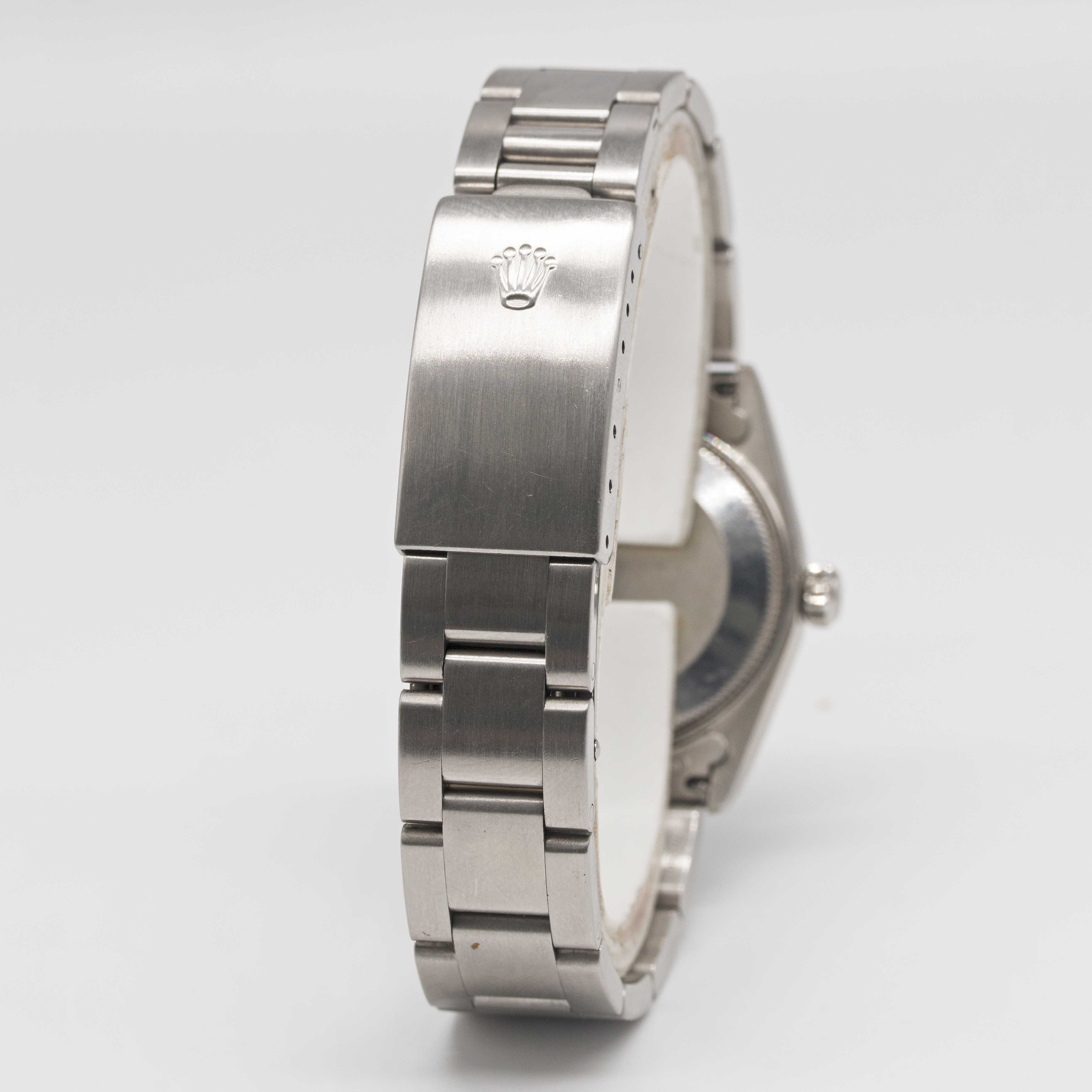 A MID SIZE STAINLESS STEEL ROLEX OYSTER PERPETUAL DATEJUST BRACELET WATCH CIRCA 2001, REF. 78240 - Image 5 of 9