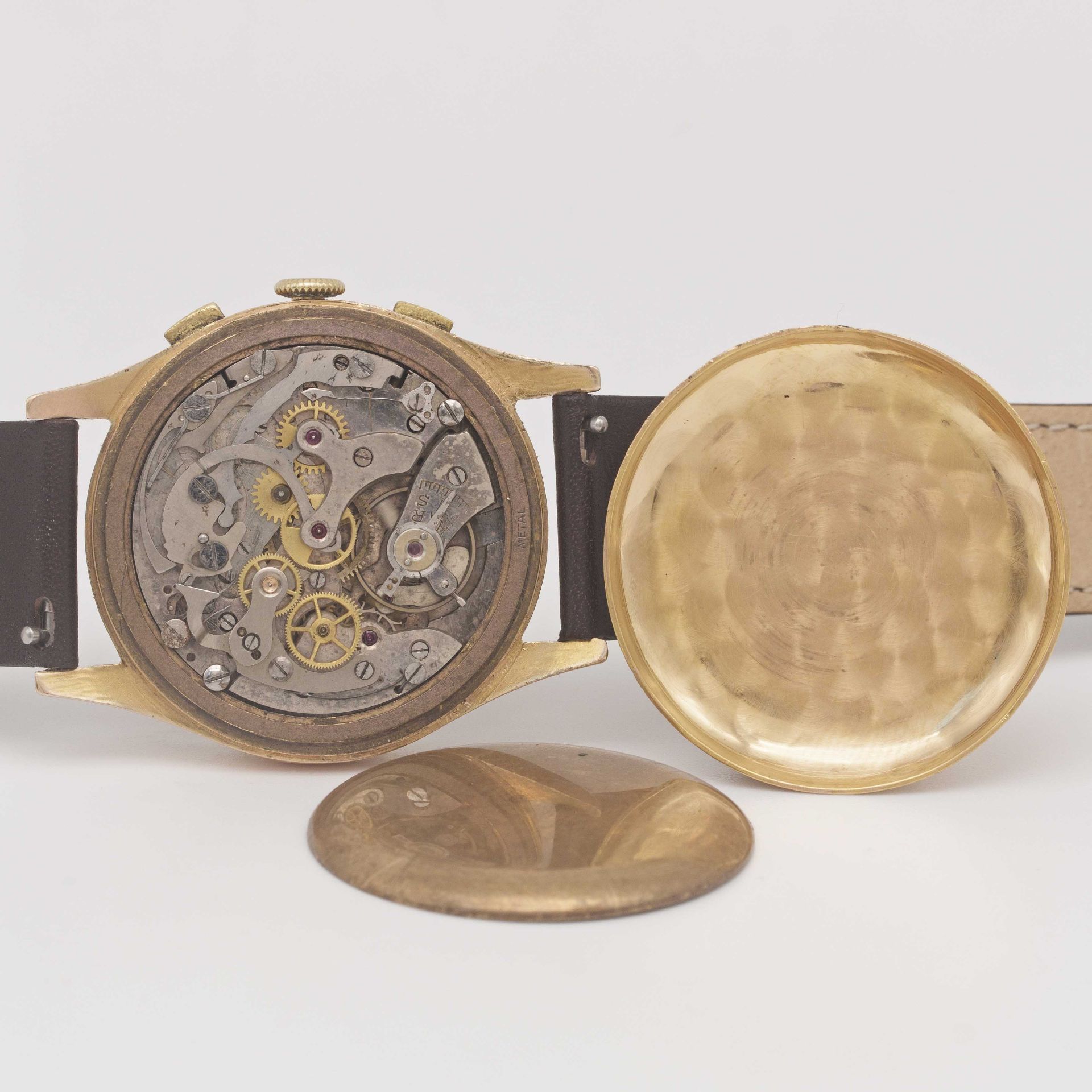 A GENTLEMAN'S 18K SOLID ROSE GOLD CHRONOGRAPHE SUISSE WRIST WATCH CIRCA 1940s Movement: Manual wind. - Image 7 of 9