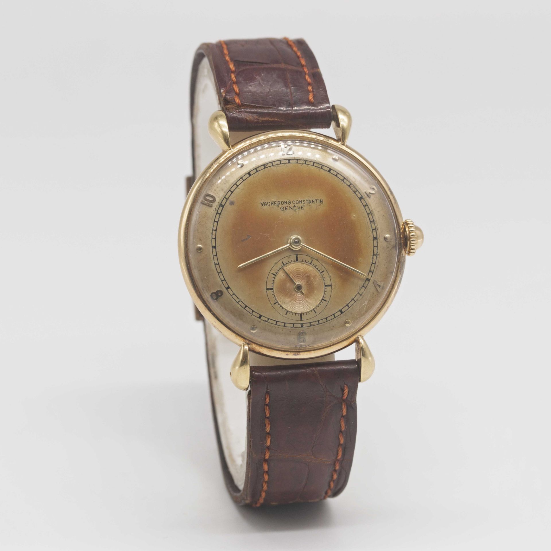 A GENTLEMAN'S LARGE SIZE 18K SOLID GOLD VACHERON & CONSTANTIN WRIST WATCH CIRCA 1950, WITH "CREME - Image 5 of 10