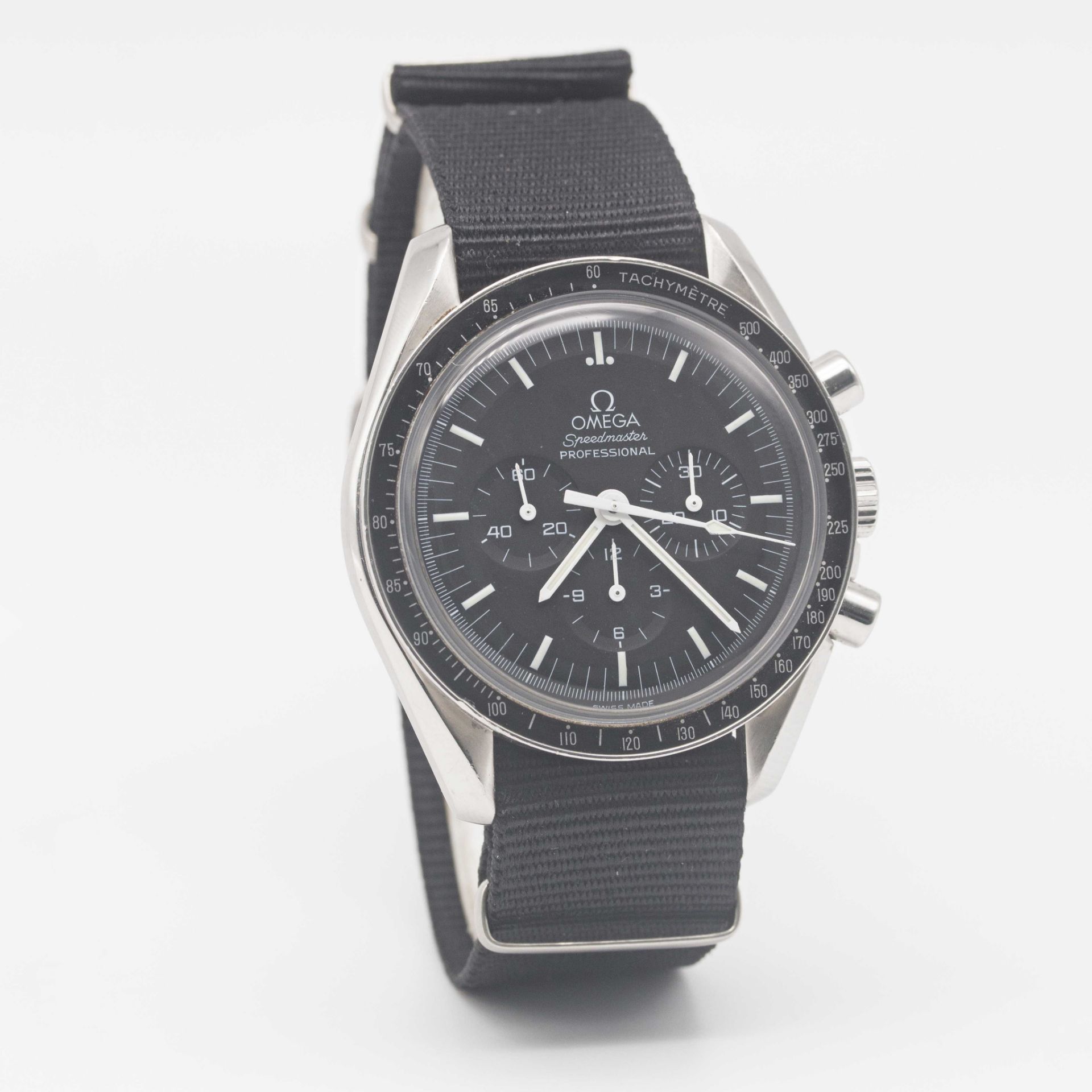 A GENTLEMAN'S STAINLESS STEEL OMEGA SPEEDMASTER PROFESSIONAL CHRONOGRAPH WRIST WATCH CIRCA 2000, - Image 5 of 9