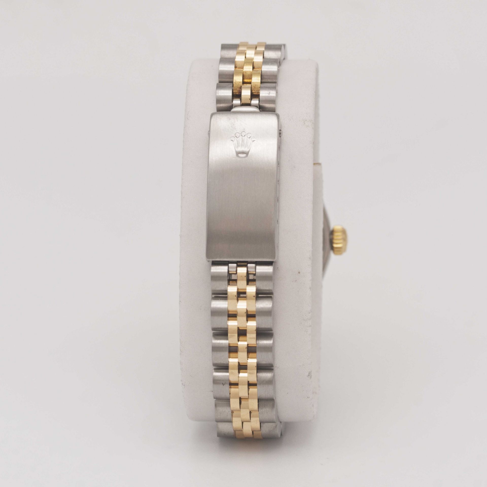 A LADIES STEEL & GOLD ROLEX OYSTER PERPETUAL DATEJUST BRACELET WATCH CIRCA 2000, REF. 69173 WITH - Image 5 of 12