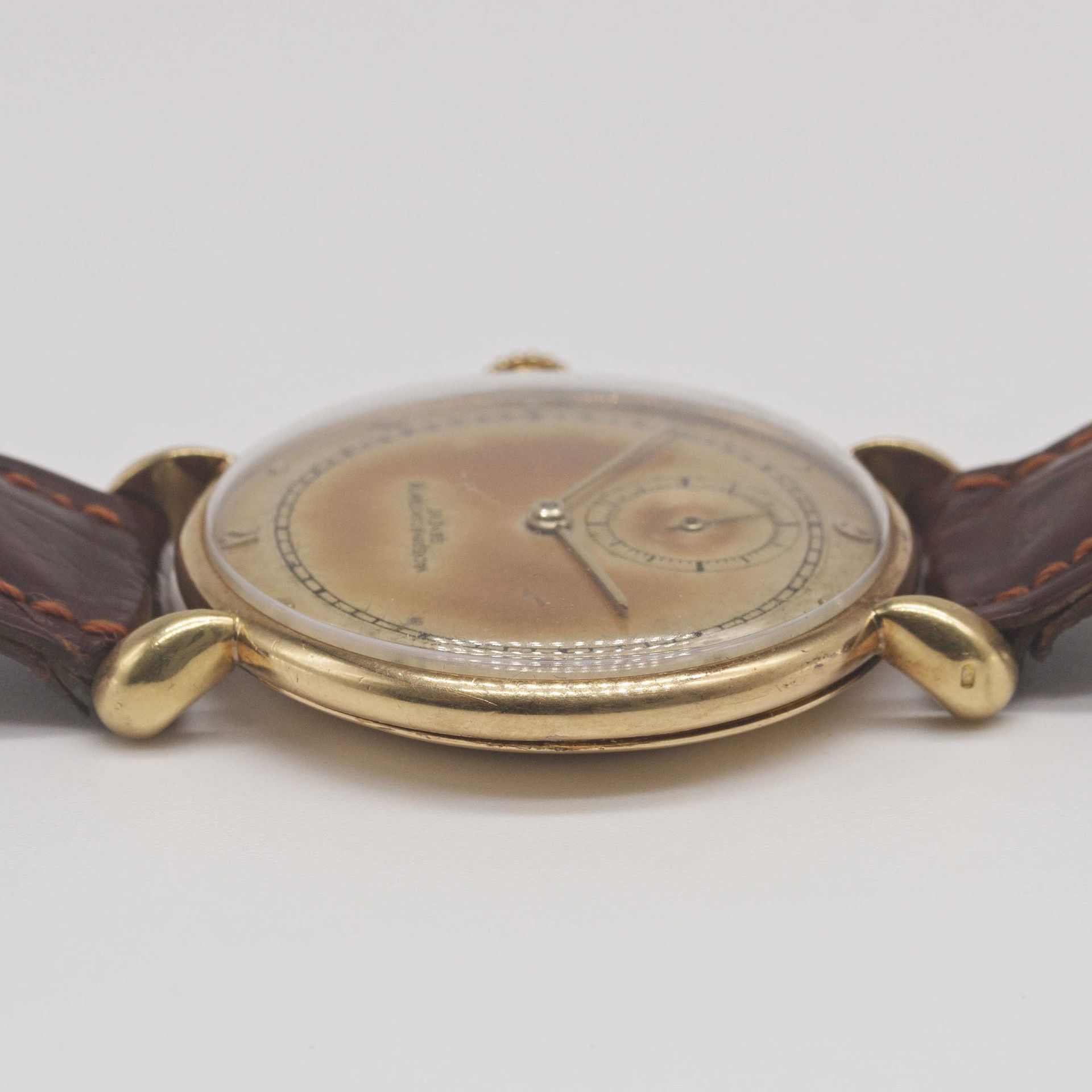 A GENTLEMAN'S LARGE SIZE 18K SOLID GOLD VACHERON & CONSTANTIN WRIST WATCH CIRCA 1950, WITH "CREME - Image 10 of 10