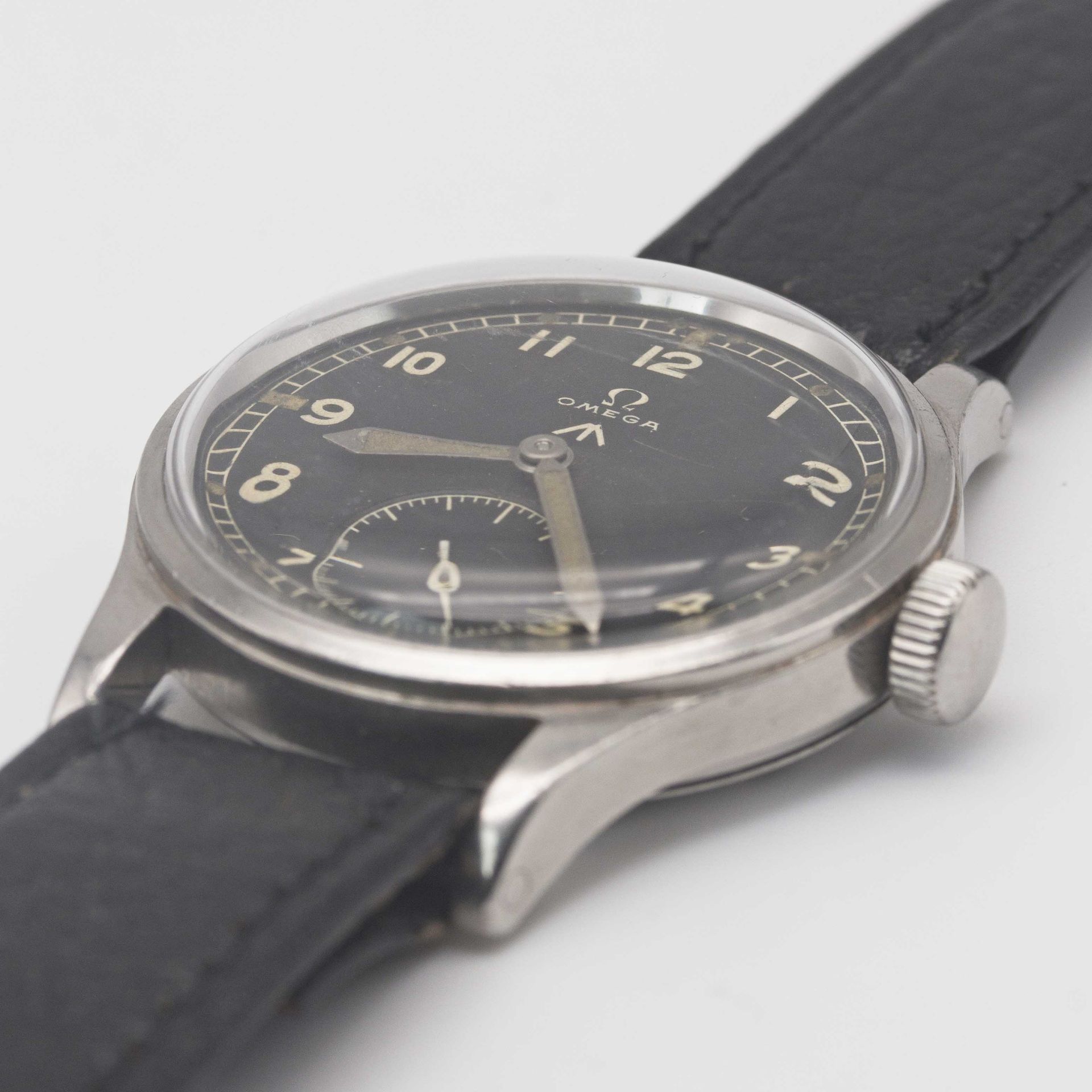 A GENTLEMAN'S STAINLESS STEEL BRITISH MILITARY OMEGA W.W.W. WRIST WATCH CIRCA 1945, PART OF THE " - Image 3 of 9