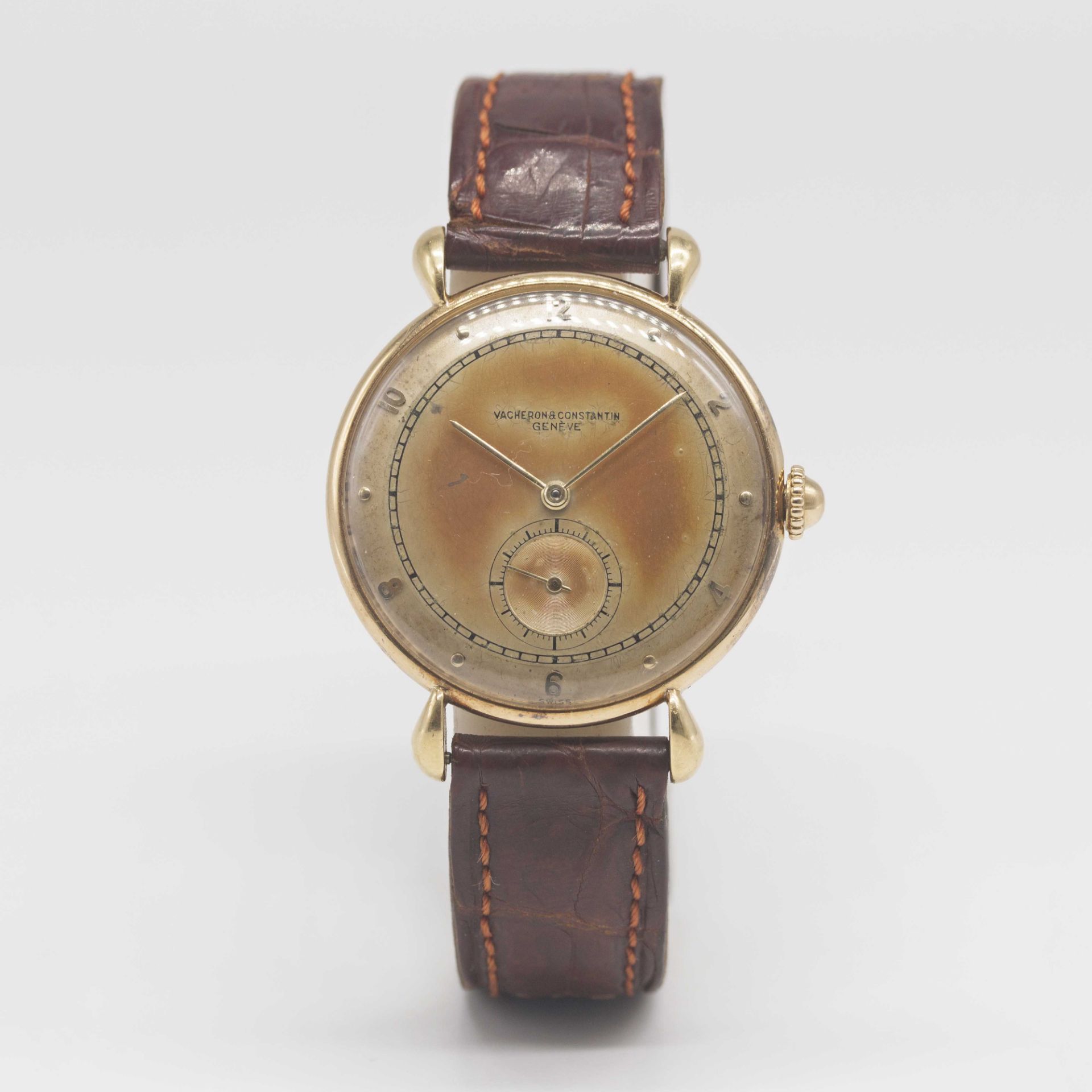 A GENTLEMAN'S LARGE SIZE 18K SOLID GOLD VACHERON & CONSTANTIN WRIST WATCH CIRCA 1950, WITH "CREME - Image 2 of 10