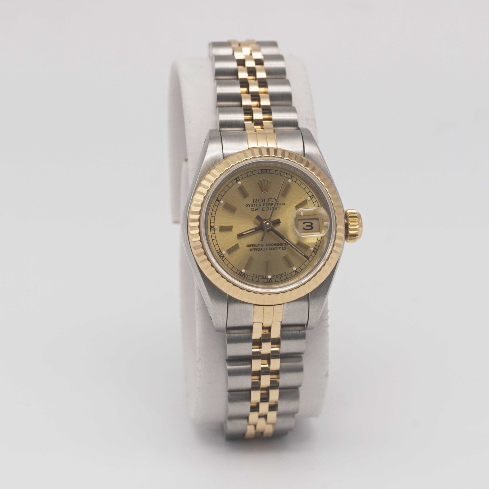 A LADIES STEEL & GOLD ROLEX OYSTER PERPETUAL DATEJUST BRACELET WATCH CIRCA 2000, REF. 69173 WITH - Image 4 of 12