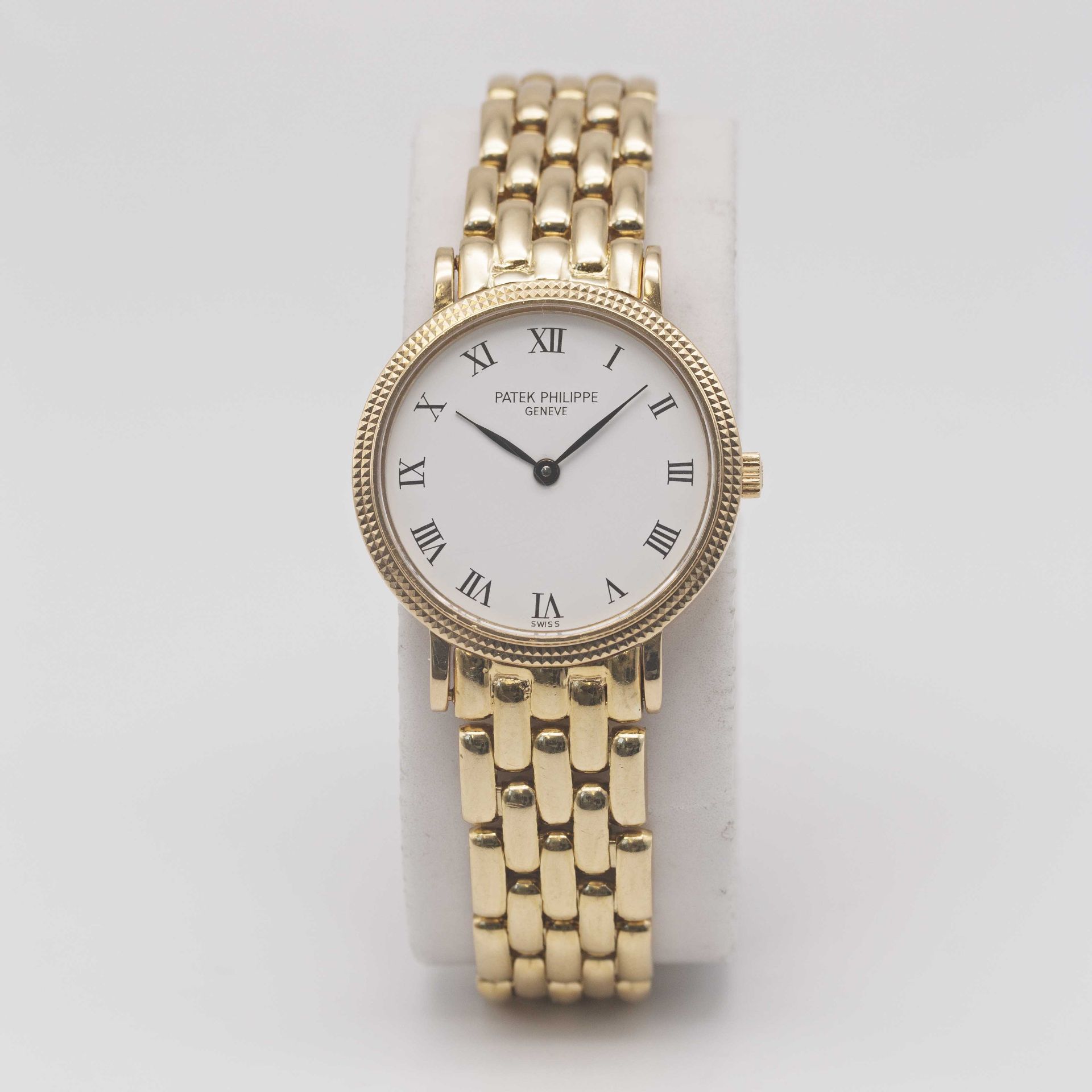 A LADIES 18K SOLID YELLOW GOLD PATEK PHILIPPE CALATRAVA BRACELET WATCH CIRCA 1990s, REF. 4819 - Image 2 of 10