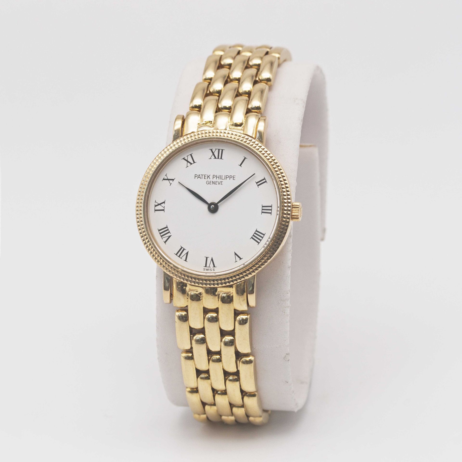 A LADIES 18K SOLID YELLOW GOLD PATEK PHILIPPE CALATRAVA BRACELET WATCH CIRCA 1990s, REF. 4819 - Image 4 of 10