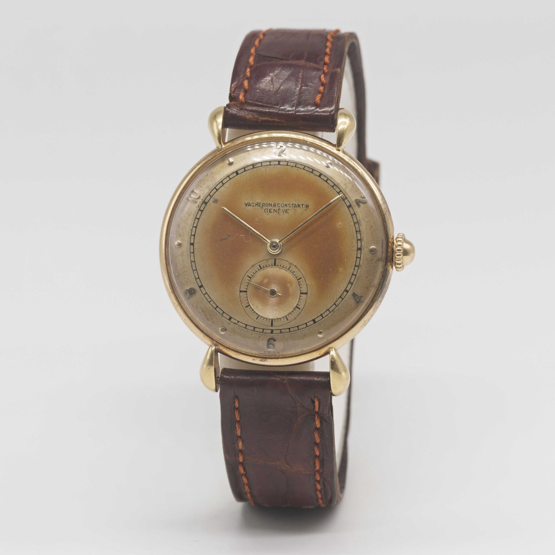 A GENTLEMAN'S LARGE SIZE 18K SOLID GOLD VACHERON & CONSTANTIN WRIST WATCH CIRCA 1950, WITH "CREME - Image 4 of 10