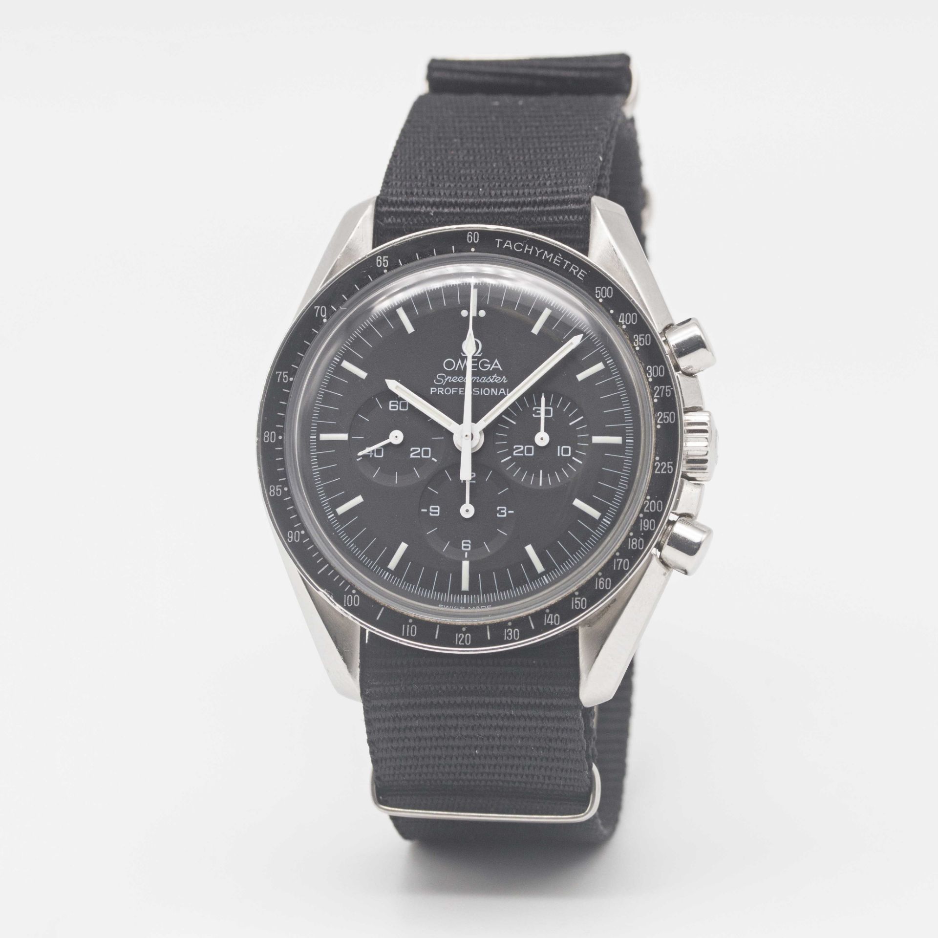 A GENTLEMAN'S STAINLESS STEEL OMEGA SPEEDMASTER PROFESSIONAL CHRONOGRAPH WRIST WATCH CIRCA 2000, - Image 4 of 9