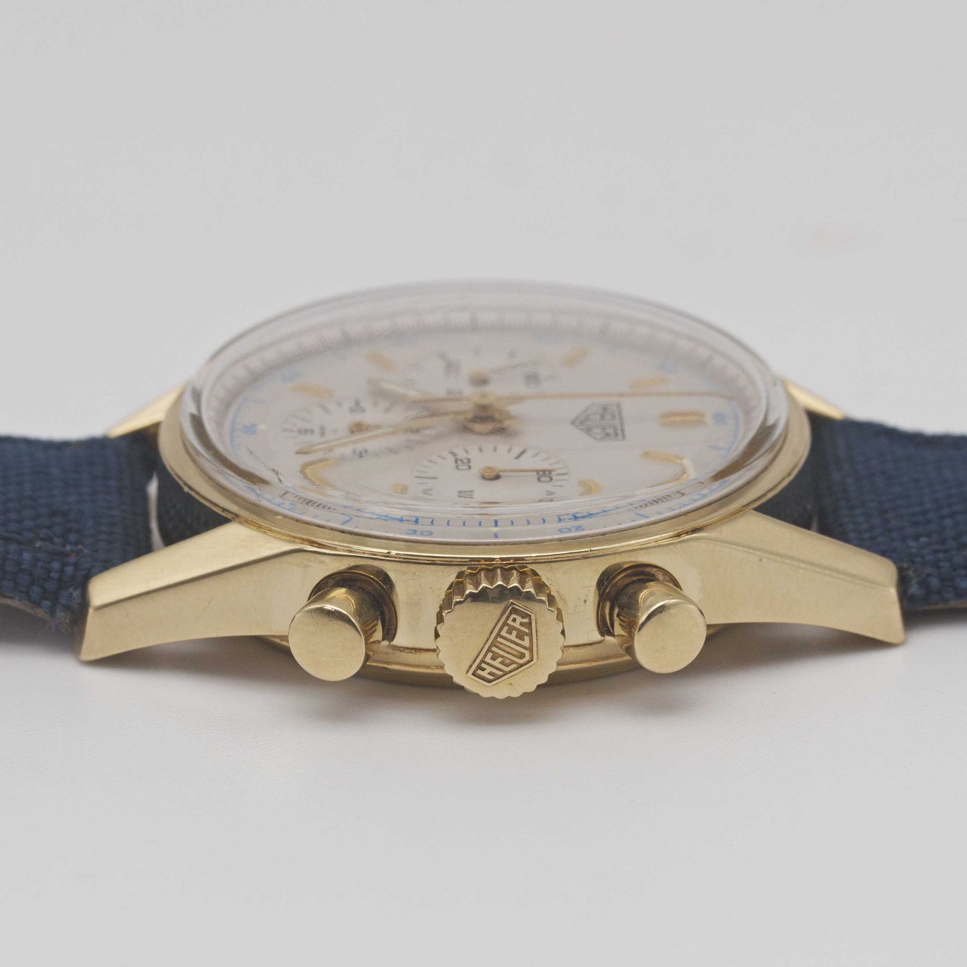 A GENTLEMAN'S 18K SOLID YELLOW GOLD HEUER CLASSIC CARRERA CHRONOGRAPH WRIST WATCH CIRCA 2000, REF. - Image 8 of 10