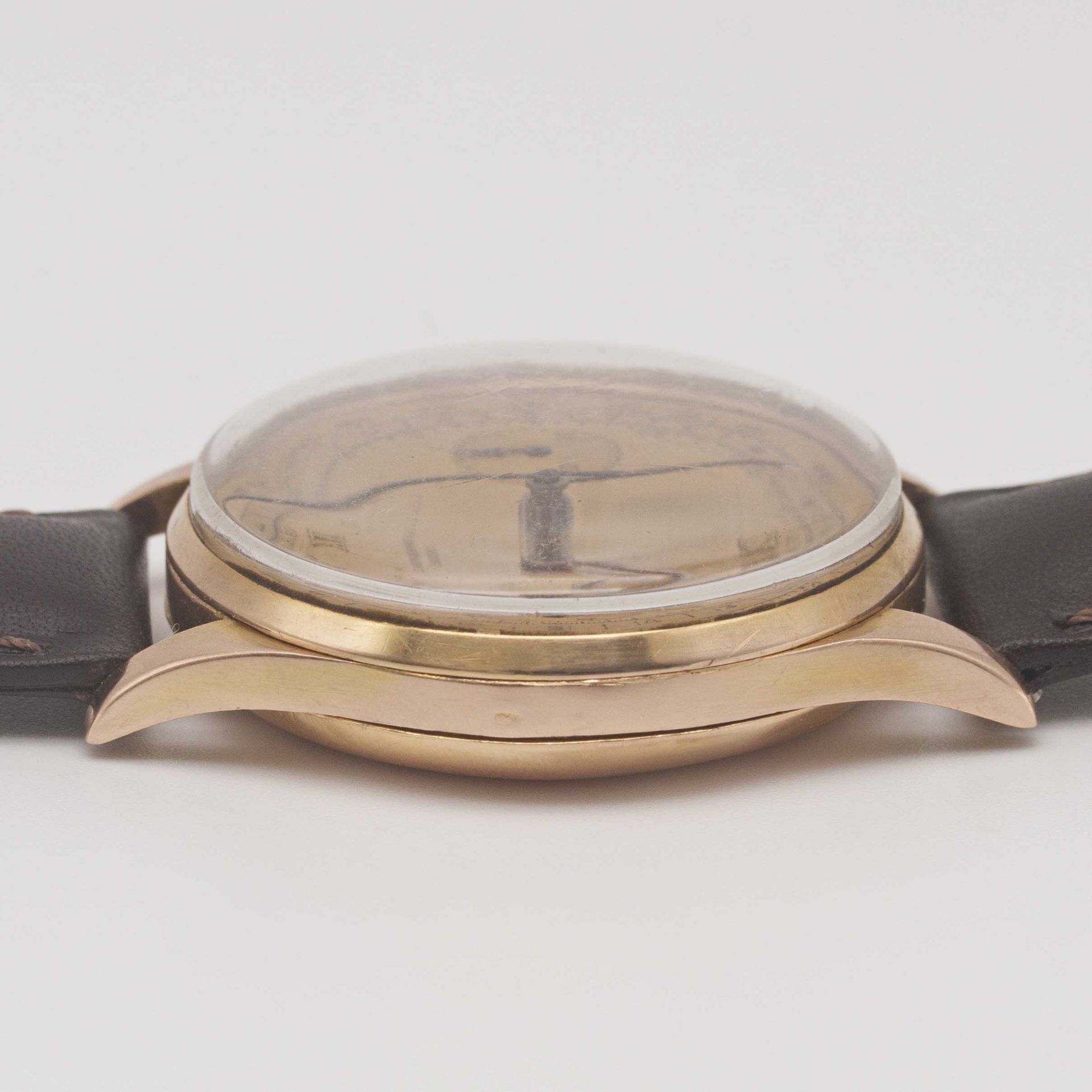 A GENTLEMAN'S 18K SOLID ROSE GOLD CHRONOGRAPHE SUISSE WRIST WATCH CIRCA 1940s Movement: Manual wind. - Image 9 of 9