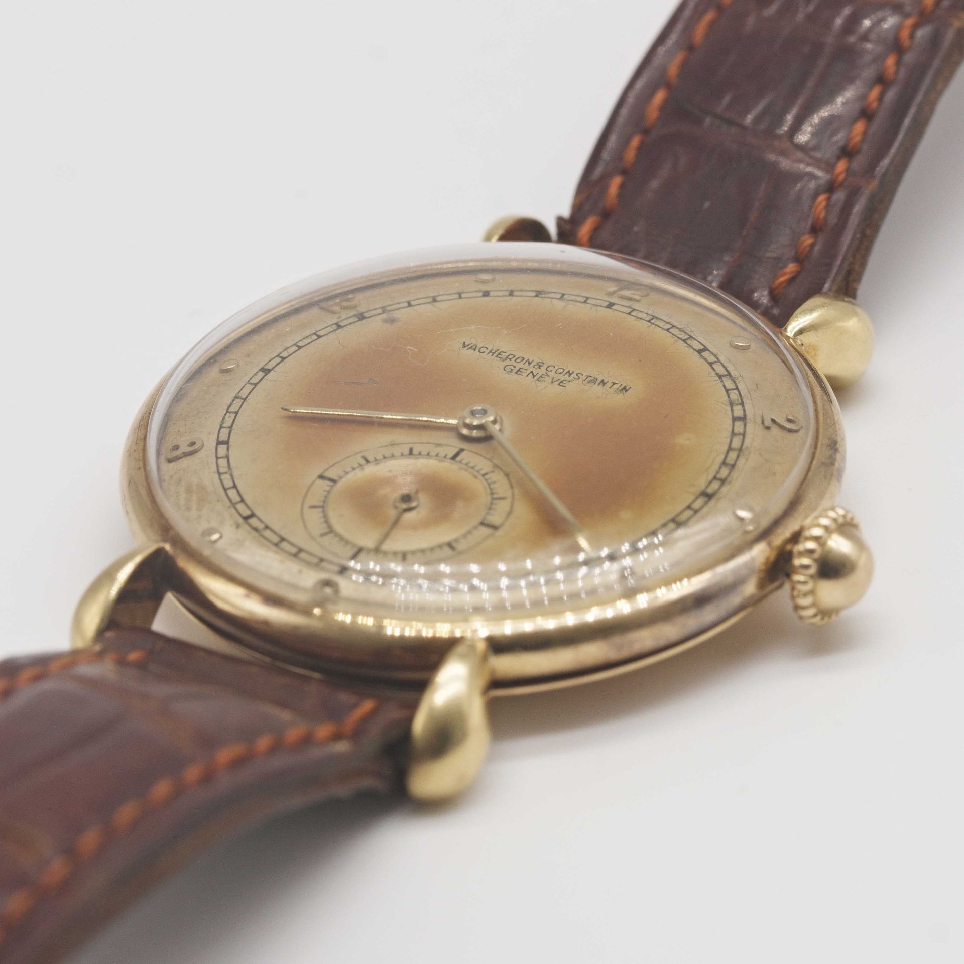 A GENTLEMAN'S LARGE SIZE 18K SOLID GOLD VACHERON & CONSTANTIN WRIST WATCH CIRCA 1950, WITH "CREME - Image 3 of 10